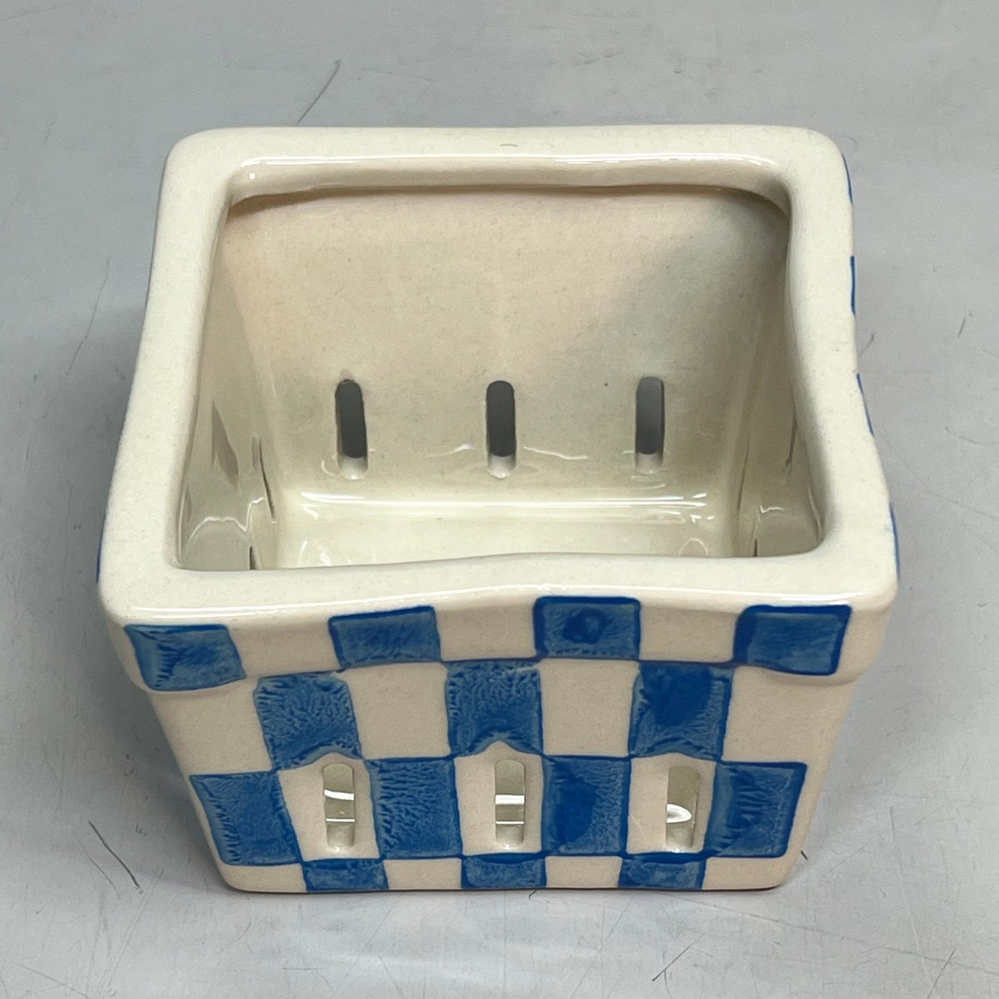 CREATIVE CO-OP Hand-Painted Stoneware Berry Basket 4"x2-3/4"HMulticolor DG0460A