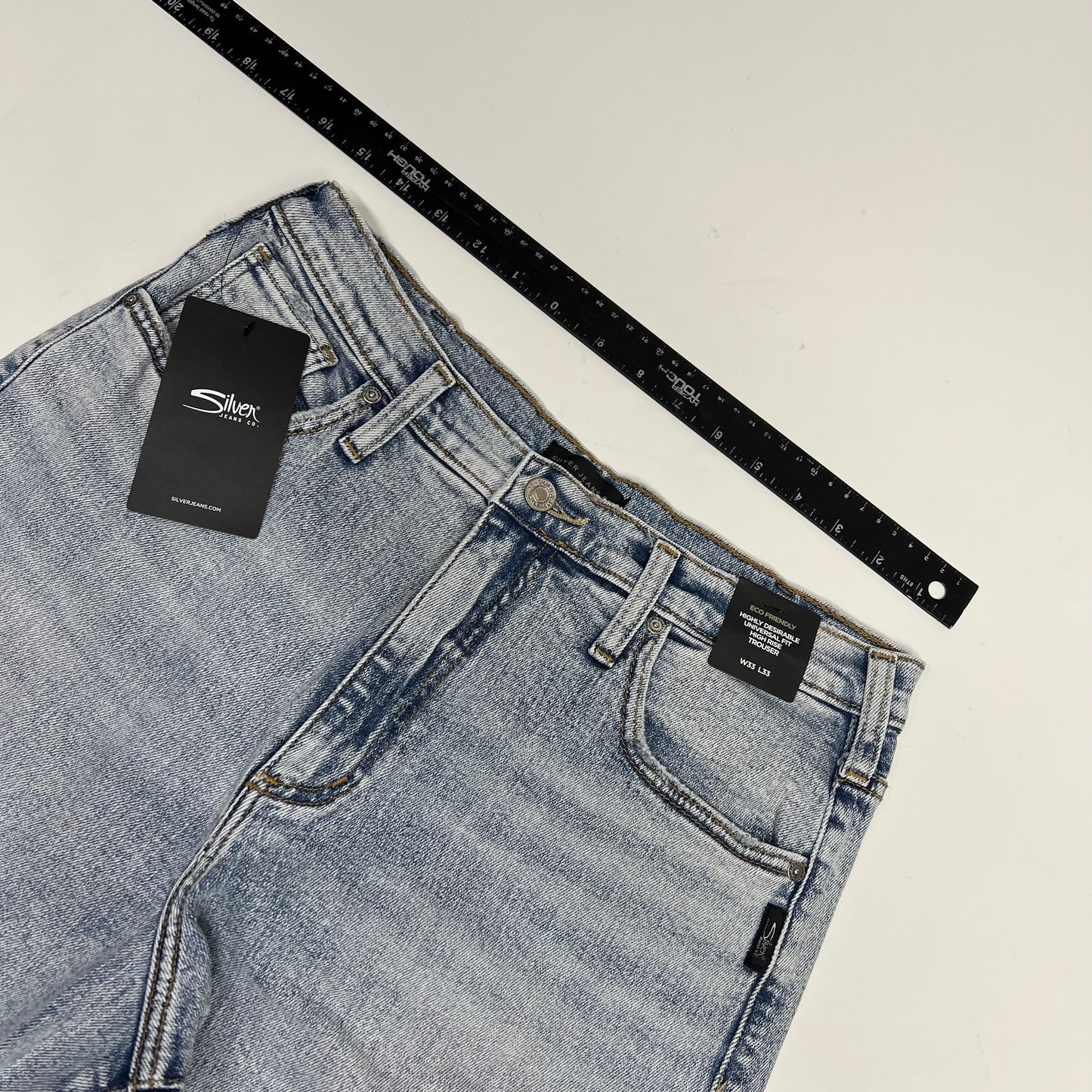 SILVER JEANS CO Highly Desirable High Rise Jeans Women's Sz 33/33 Light Wash