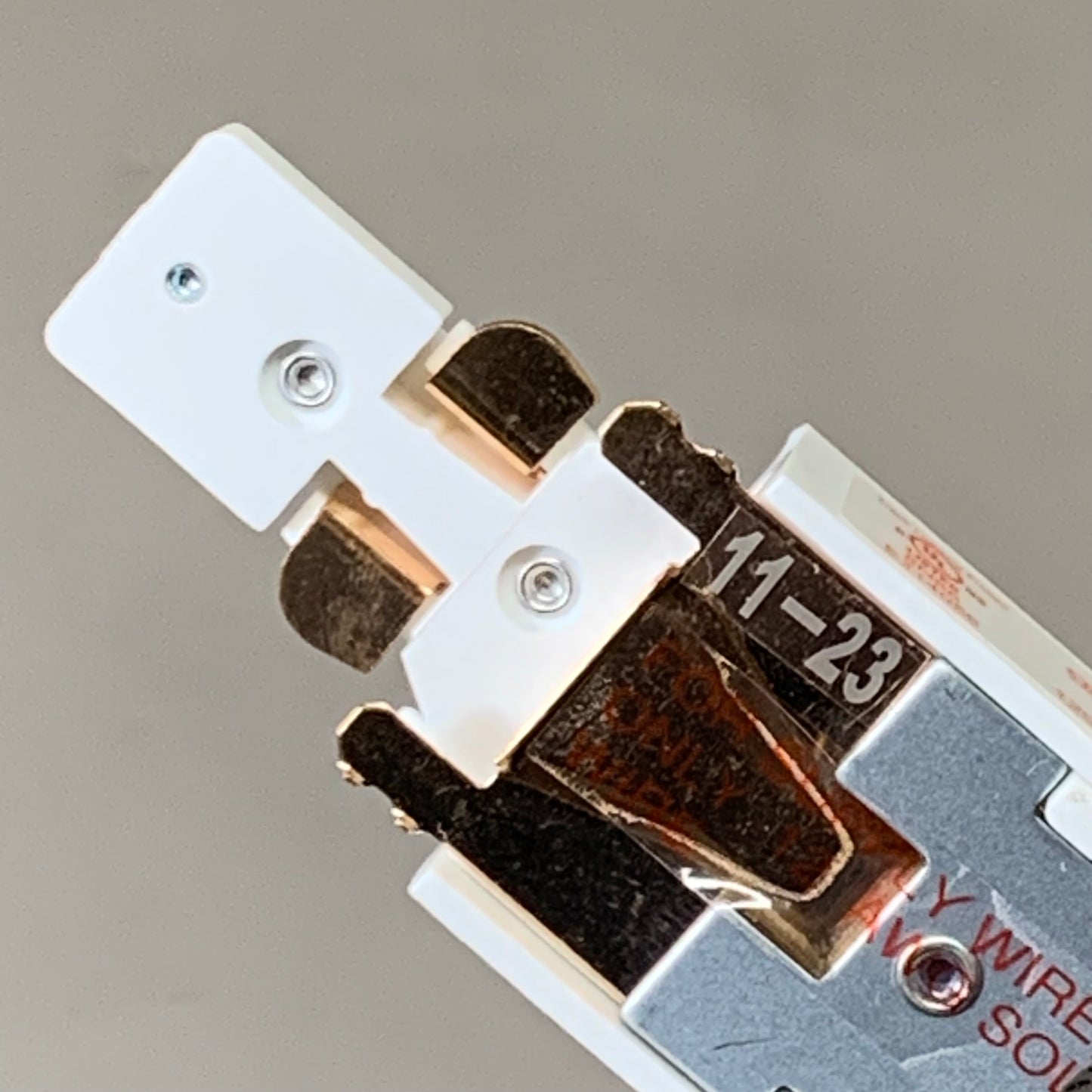 LEVITON (2 PACK) ConTech Single Circuit Live EndFeed Top Access White LA-10-P