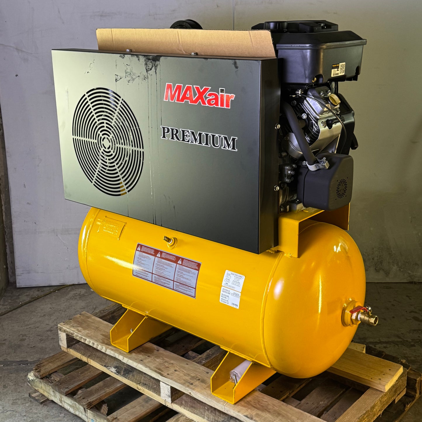 MAXAIR Premium Truck Mount Air Compressor - 18 HP, 55 Gal, 170 PSI 18G55TRKE-H-MAP (New Other, Distressed Box)