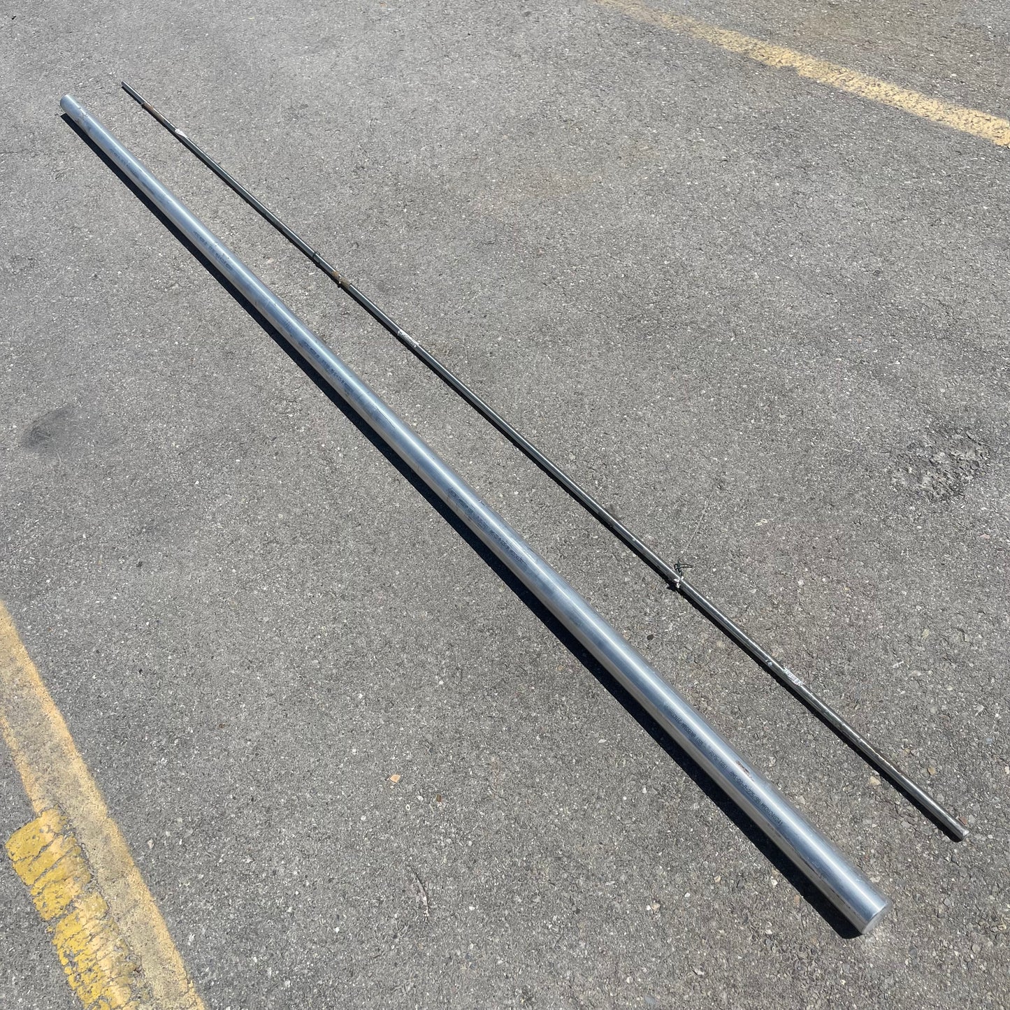 ZA@ Pallet of ALUMINUM Rod 2” Diameter 70 lbs (AS-IS)