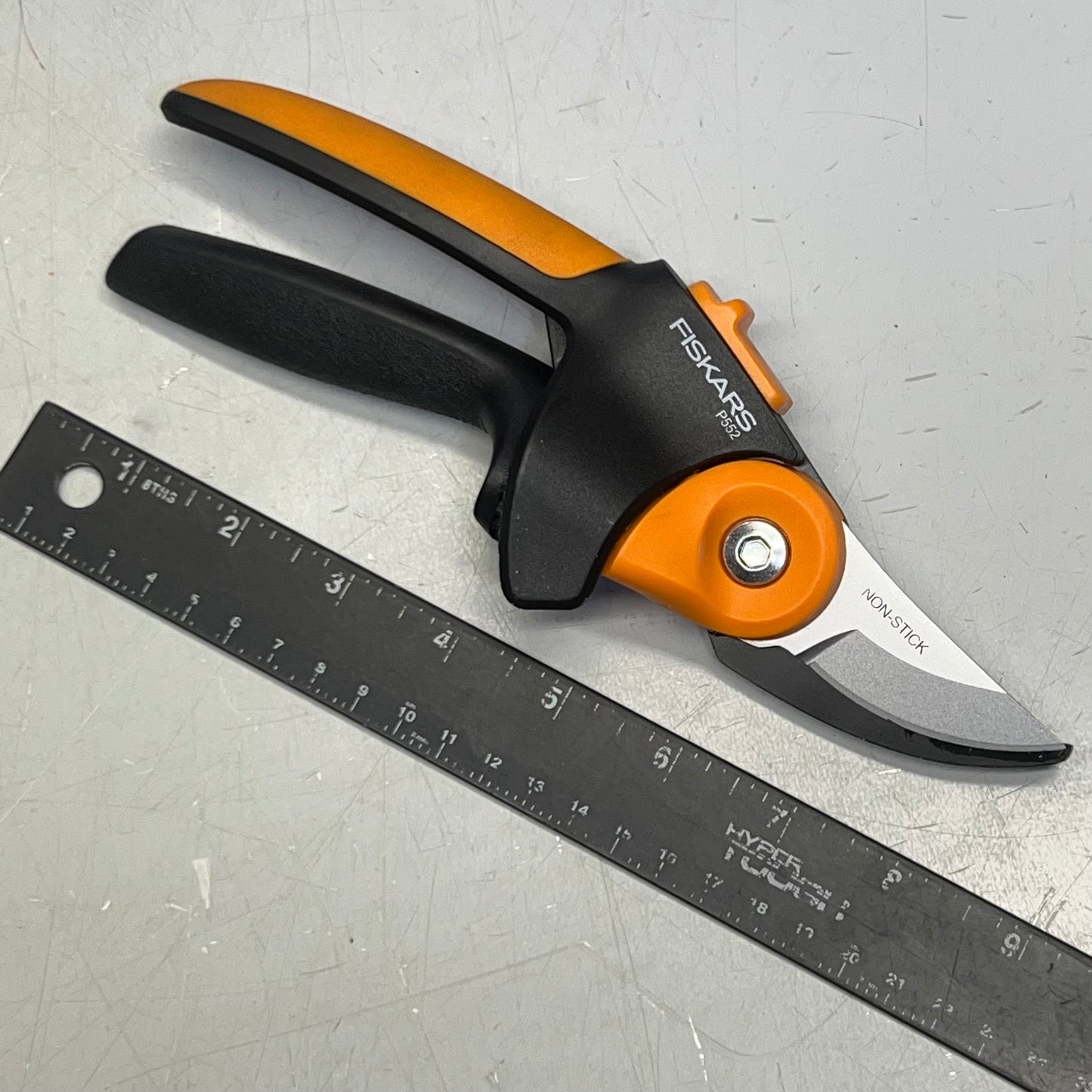 FISKARS 3.4" PowerGear2 Titanium Softgrip Bypass Pruner P552