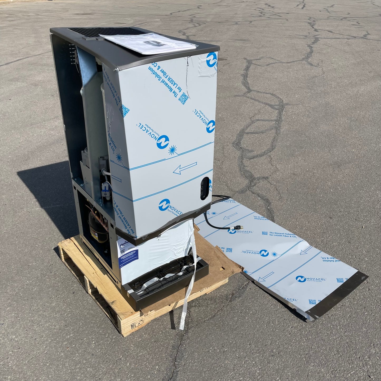 MANITOWOC Countertop Nugget Ice Maker/Water Dispenser CNF0202A-161 (Working Condition, Cosmetic Damage)