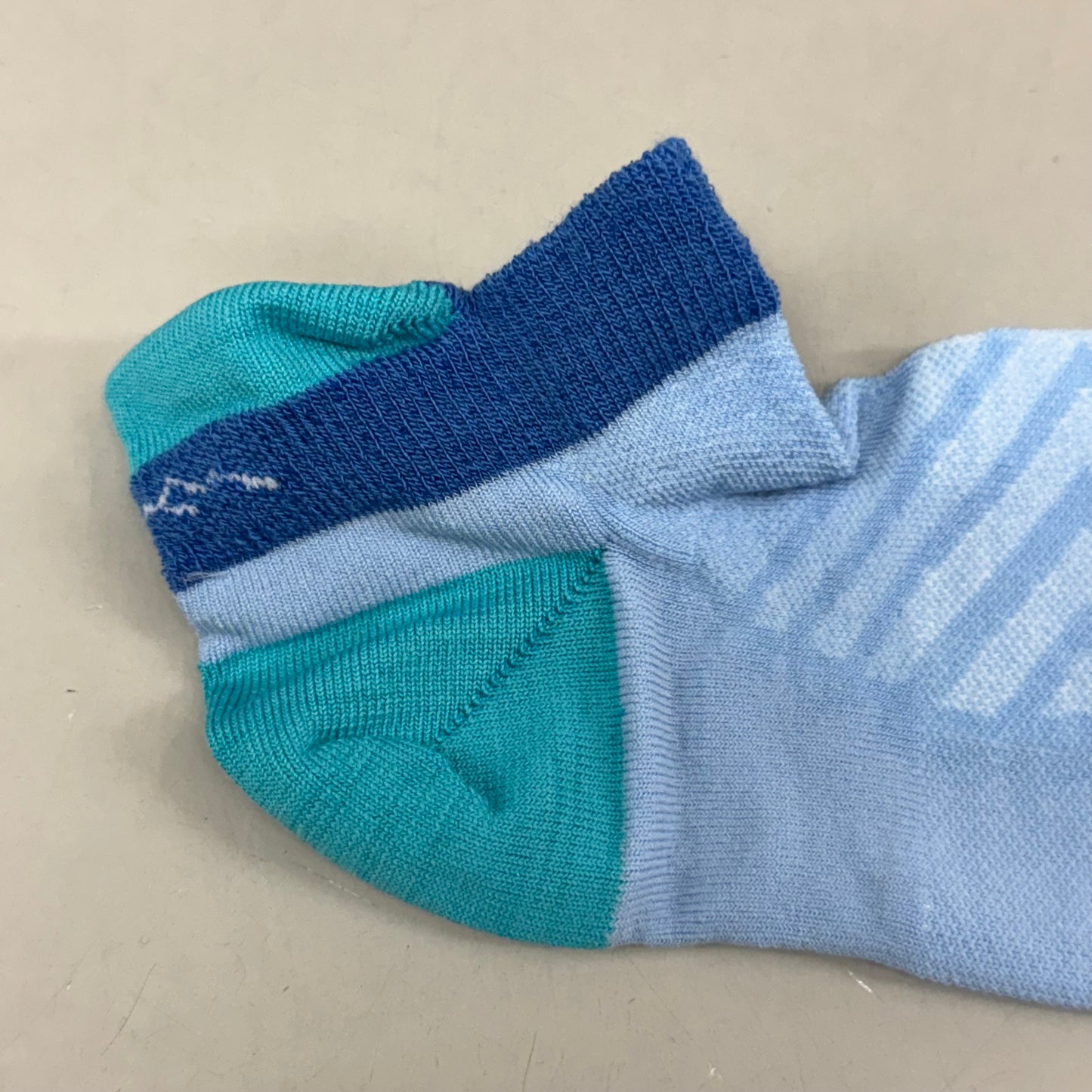 DARN TOUGH Running Socks No Show Tab Ultra-Lightweight Women's SZ L 10-11.5 Sky Merino Wool