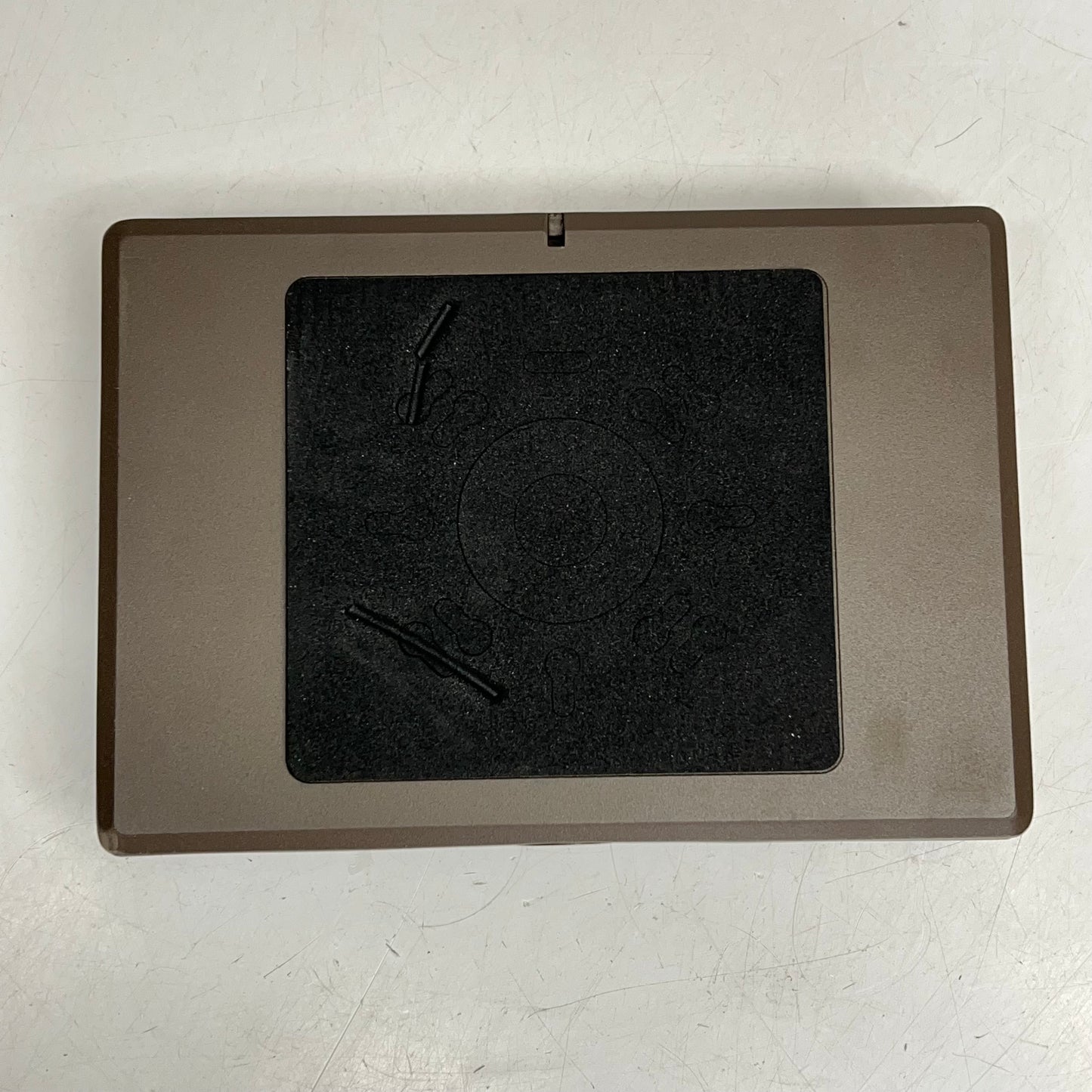 HUBBELL LIGHTING Led Wall Pack w/ Emergency Battery Backup 1500 Lumens Brown