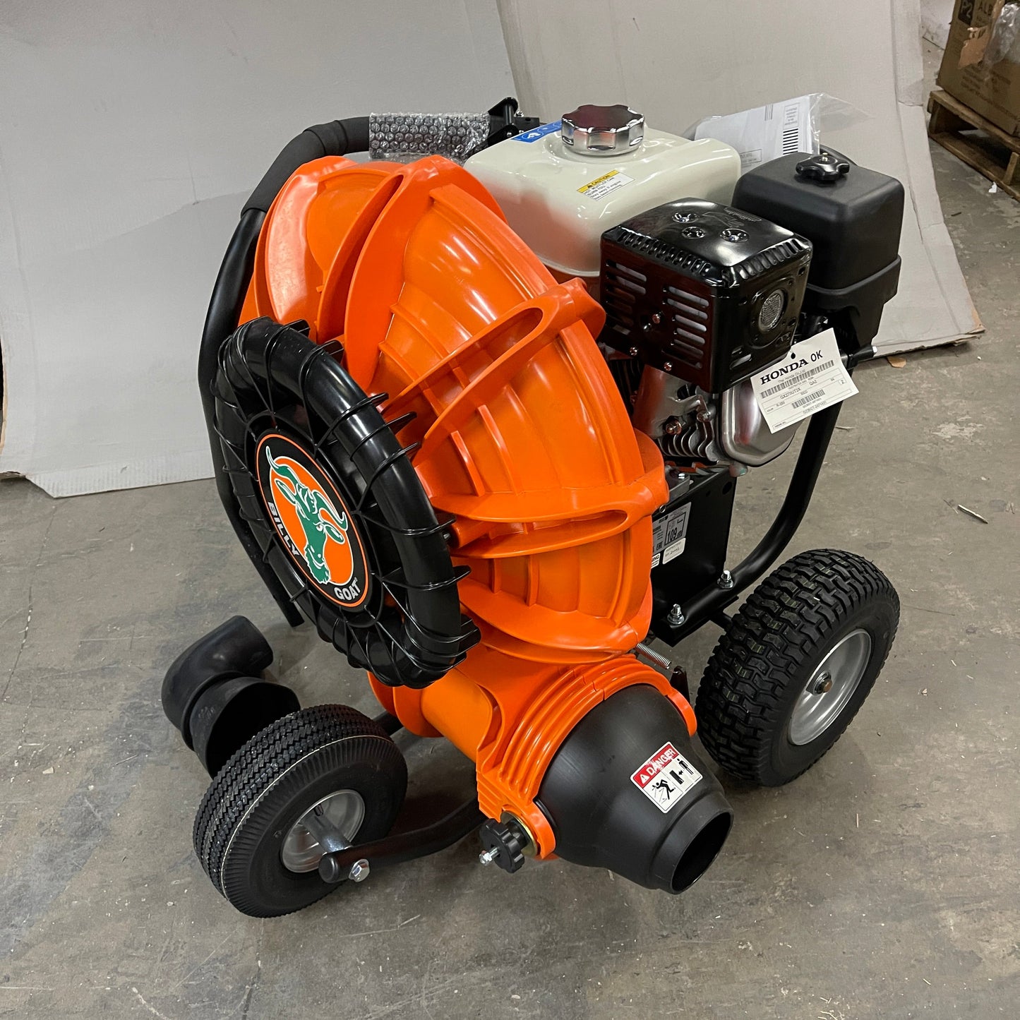 BILLY GOAT Force Wheeled Blower w/ 262 cc Honda GX Engine 56.3"L x 29.13"W x 44.88"H F902H (New)