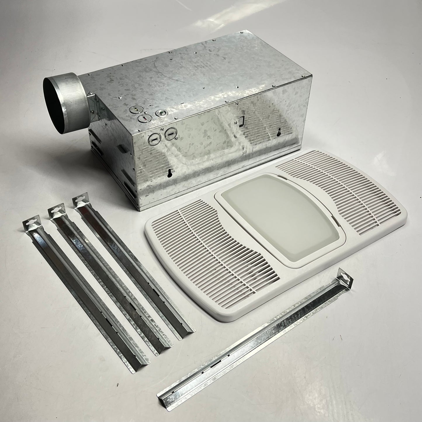 AIR KING Ceramic Combination Heating 70 CFM 5.0 Sones 1,350 Watts White AK55L