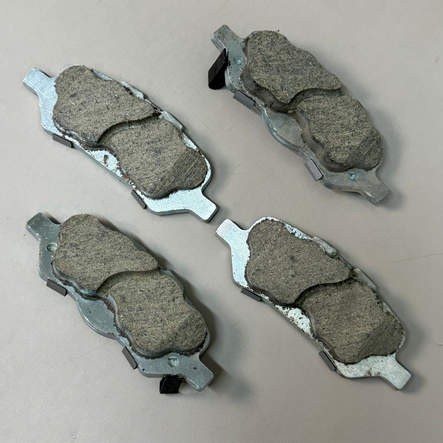 WAGNER OEx Ceramic Disc Brake Pad Set 4 1/2" x 2" Grey OEX1402