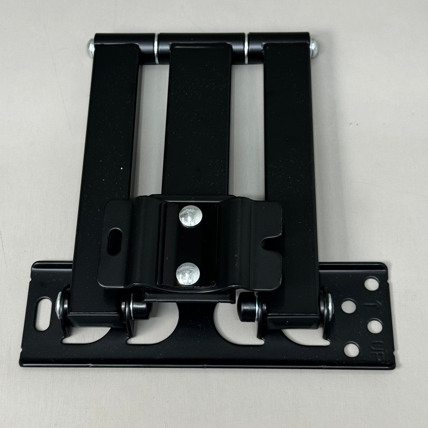 BEST BUY ESSENTIALS Full Motion Wall Mount for 19"-50" TVs Supports 55lbs BEMSFM