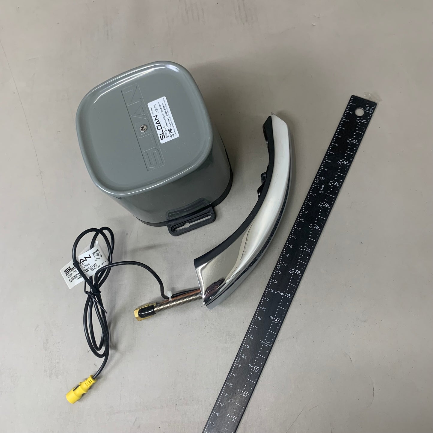 SLOAN Battery Operated Electronic Faucet 4" Trime Plate Chrome 3315329BT