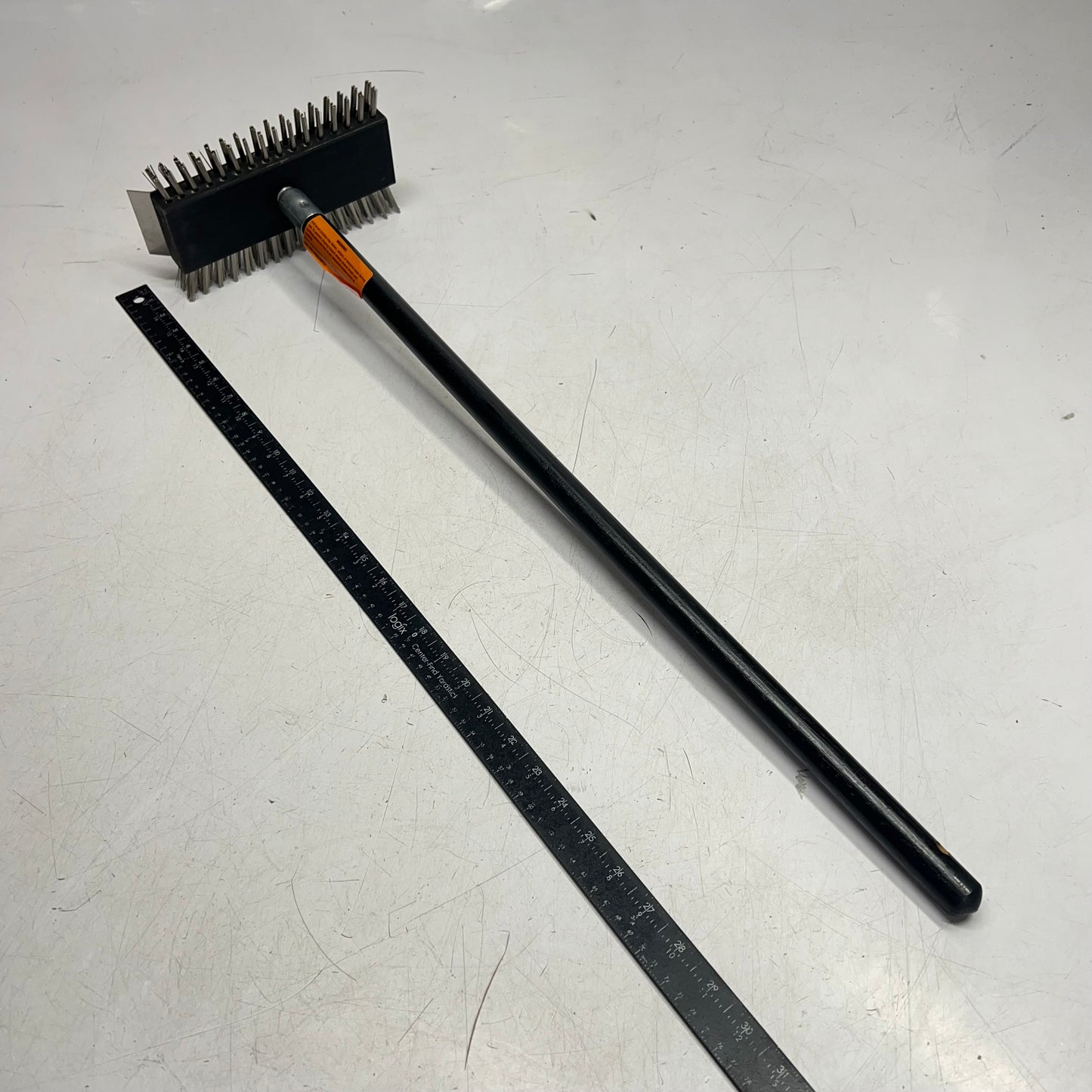 SPARTA  Broiler Master Grill Brush & Scraper W/ Handle 30.5" Black 4029000