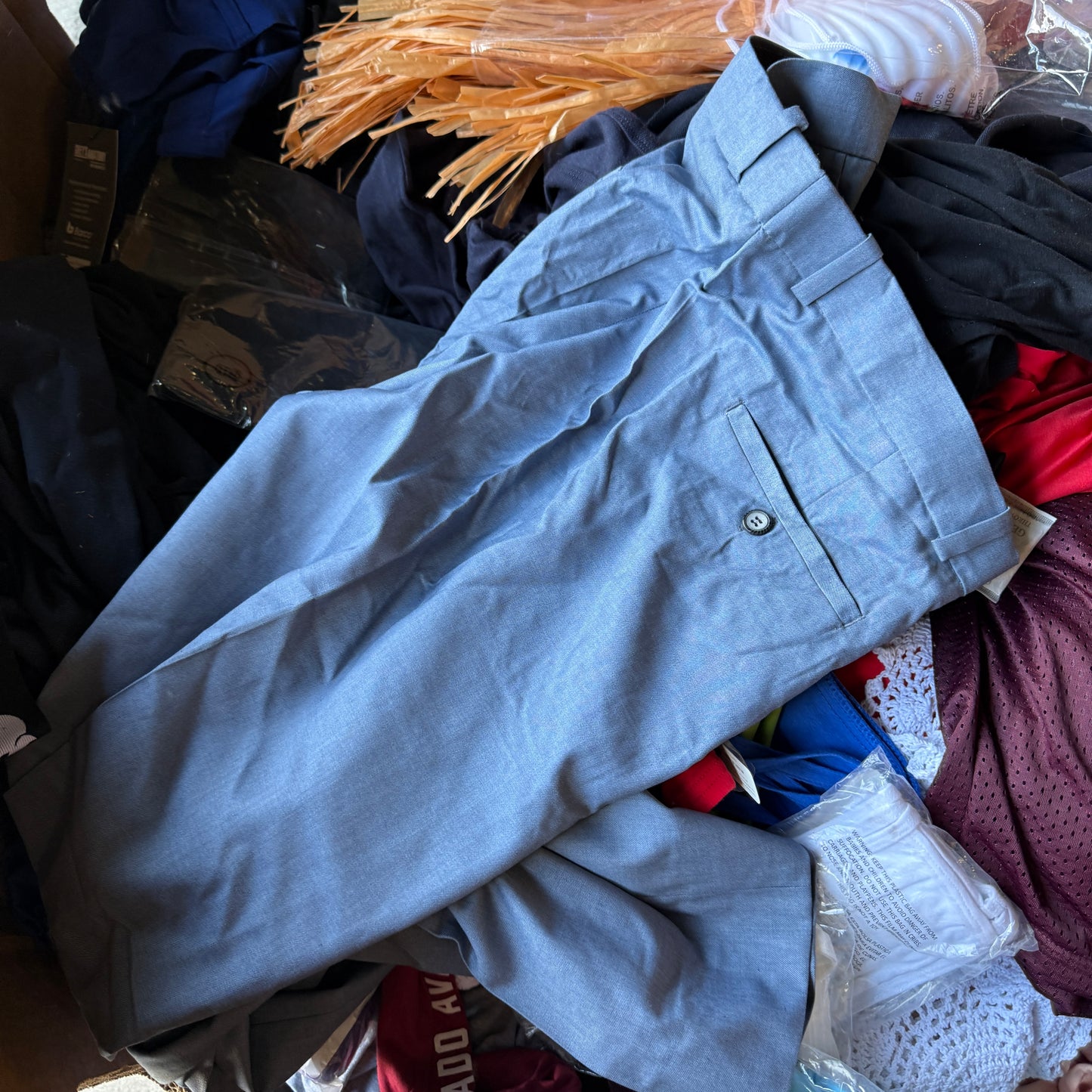 ZA@ Pallet of Men’s & Women’s Clothing! Includes Bonus Grass Skirt w/ Seashell Bra & Striped Pants! PayWut?!