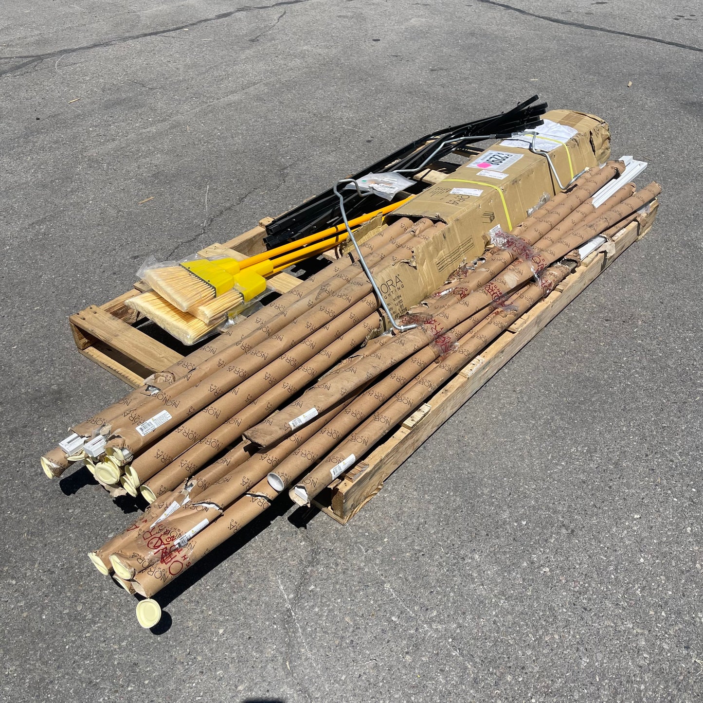ZA@ Pallet of Light Fixtures Circuit Tracks, Black Steel Frame Pieces, & Brooms (AS-IS)