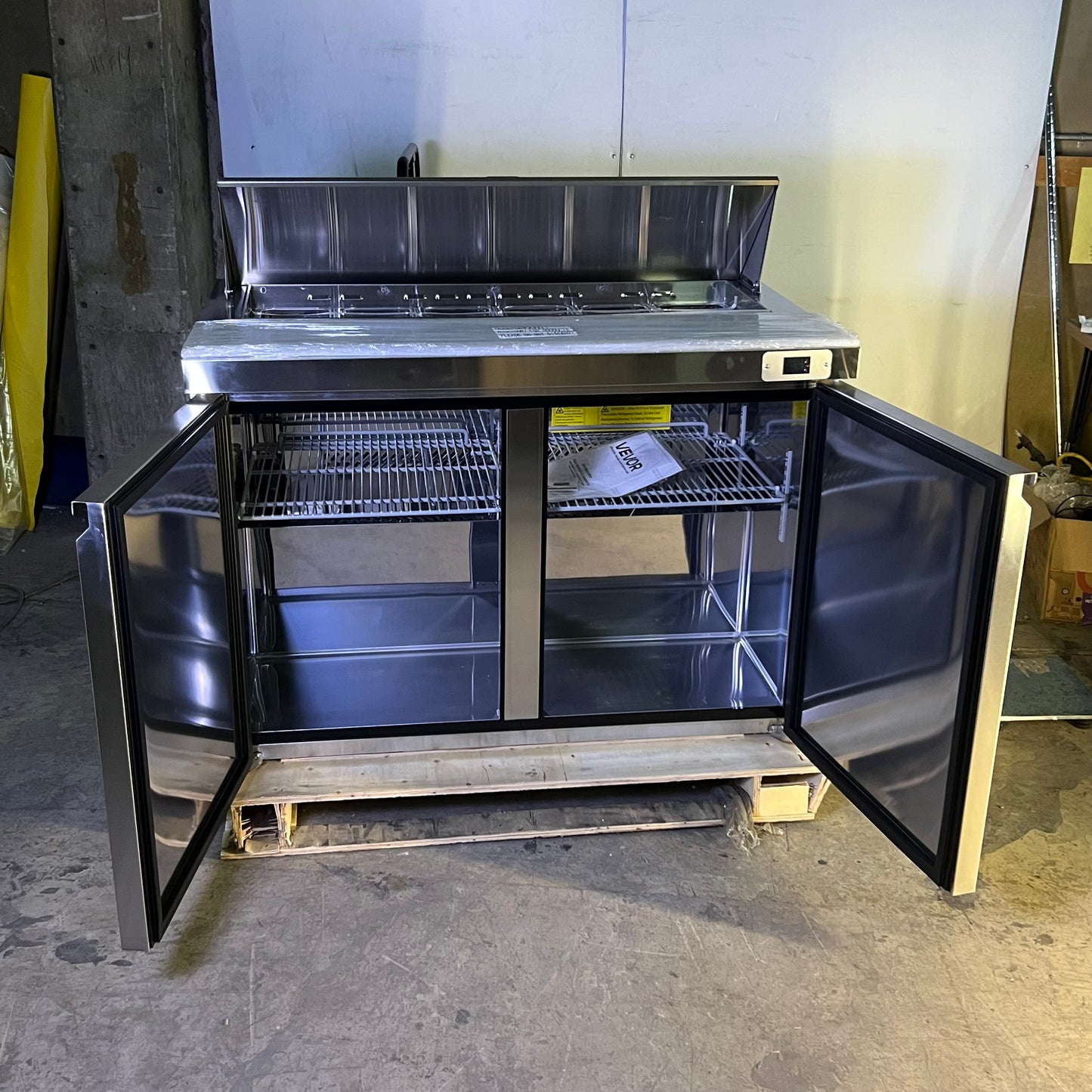 ZA@ VEVOR Commercial Refrigerator, Sandwich Prep Refrigerated Table 48.5"W x 30.5"L x 40.5"H, TSSP48 (New Other, Minor Cosmetic Damage)