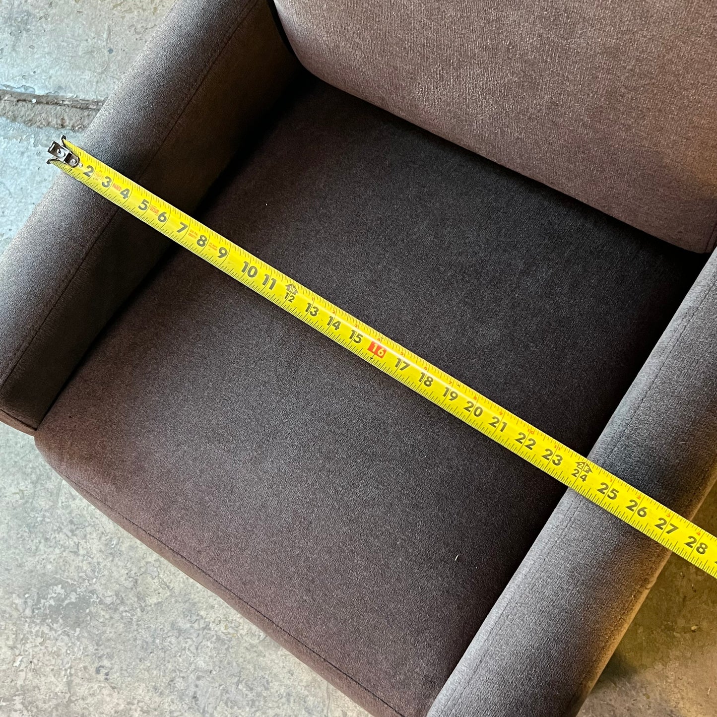 VIVALIFT POWER RECLINERS Lift Chair 27"L x 27"W x 46"H Brown