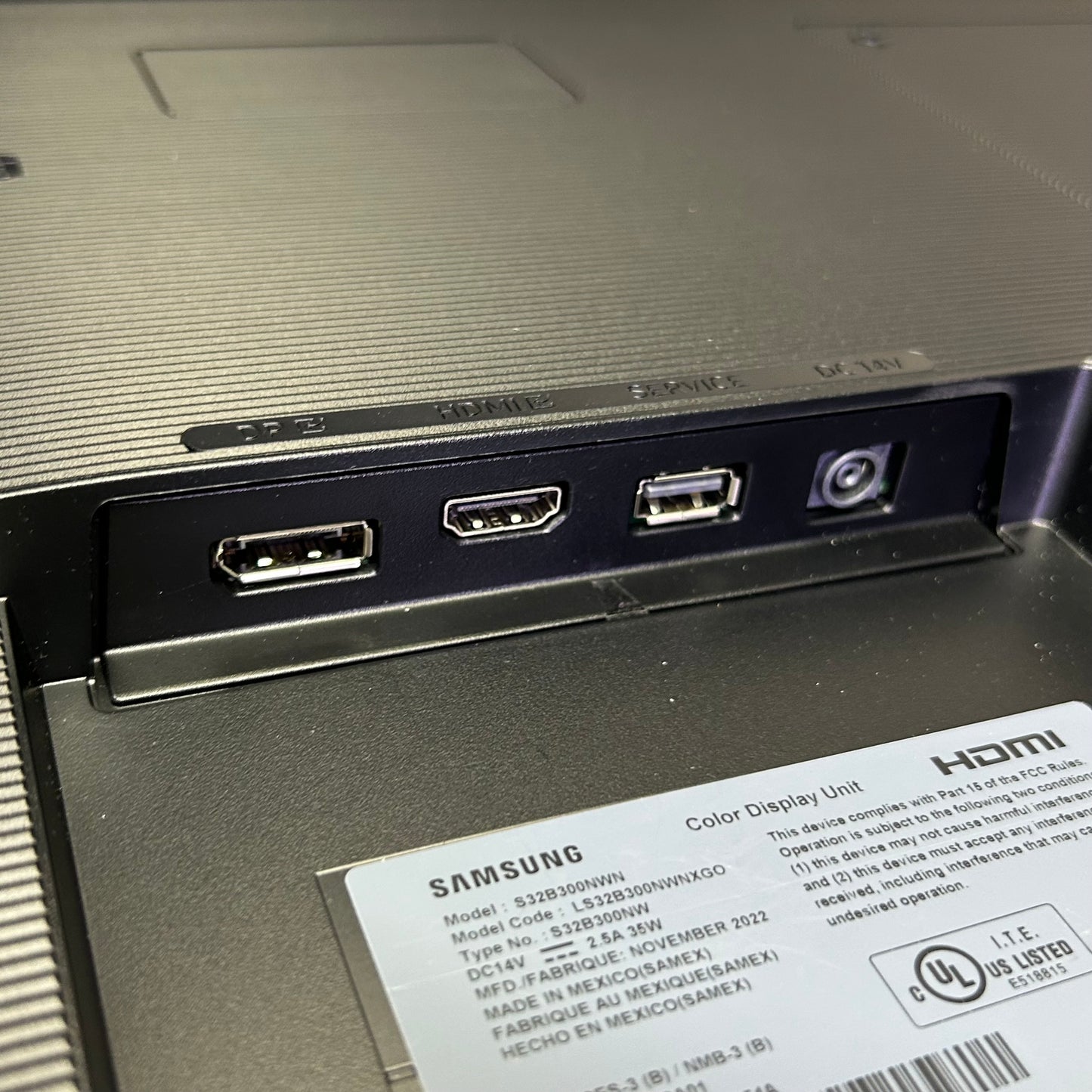 SAMSUNG Essential Monitor w/ Borderless Design 32" Black S3-32 (New Other (Open Packaging))