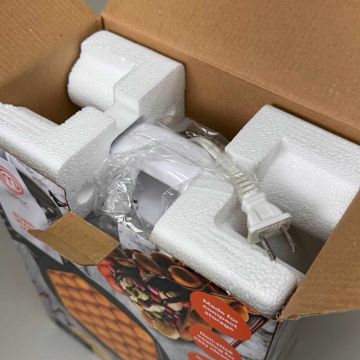 MASTER CHEF Bubble Waffle Maker Non-Stick Coating 12" x 9.5" White MTF-BWW-696