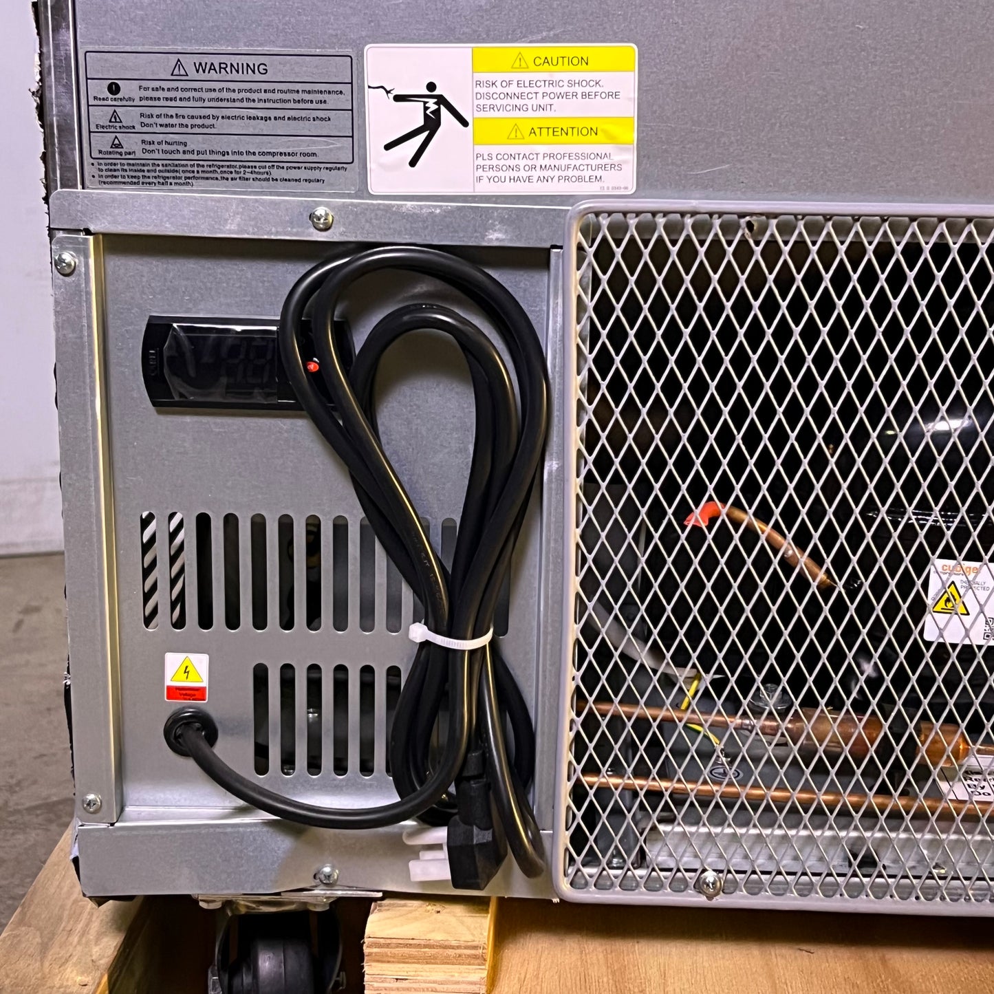 AVANTCO Undercounter Refrigerator Sz 48"W x 29.5"D x 35.25"H 178AU48R (New Other, Minor Damage (See Image)