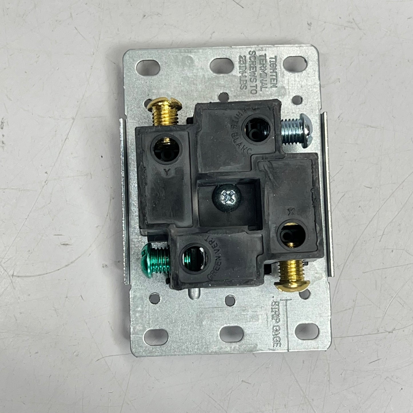 LEVITON Industrial Grade Flush Mount Receptacle  125/250 00279-001-S00 (Used)