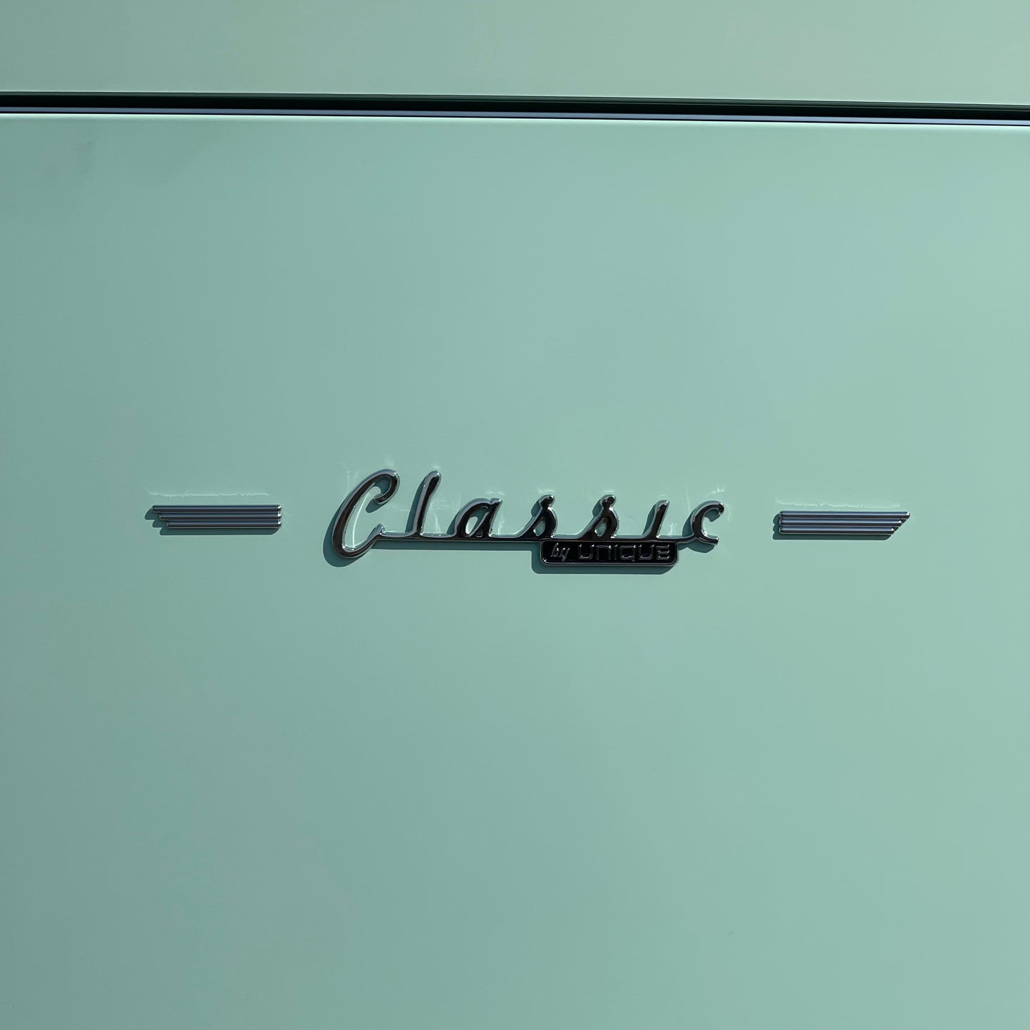 UNIQUE APPLIANCES Classic Series Bottom Mount Refrigerator 75"x29"x28" Ocean Mist UNQ-455L (Good)