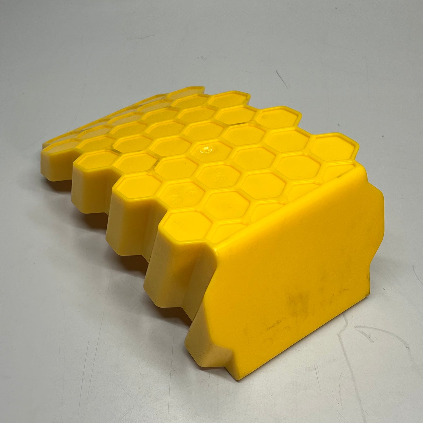 CAMCO Honeycomb Curved Camper/RV Leveler Chock 4" Lift Yellow/Black 44428