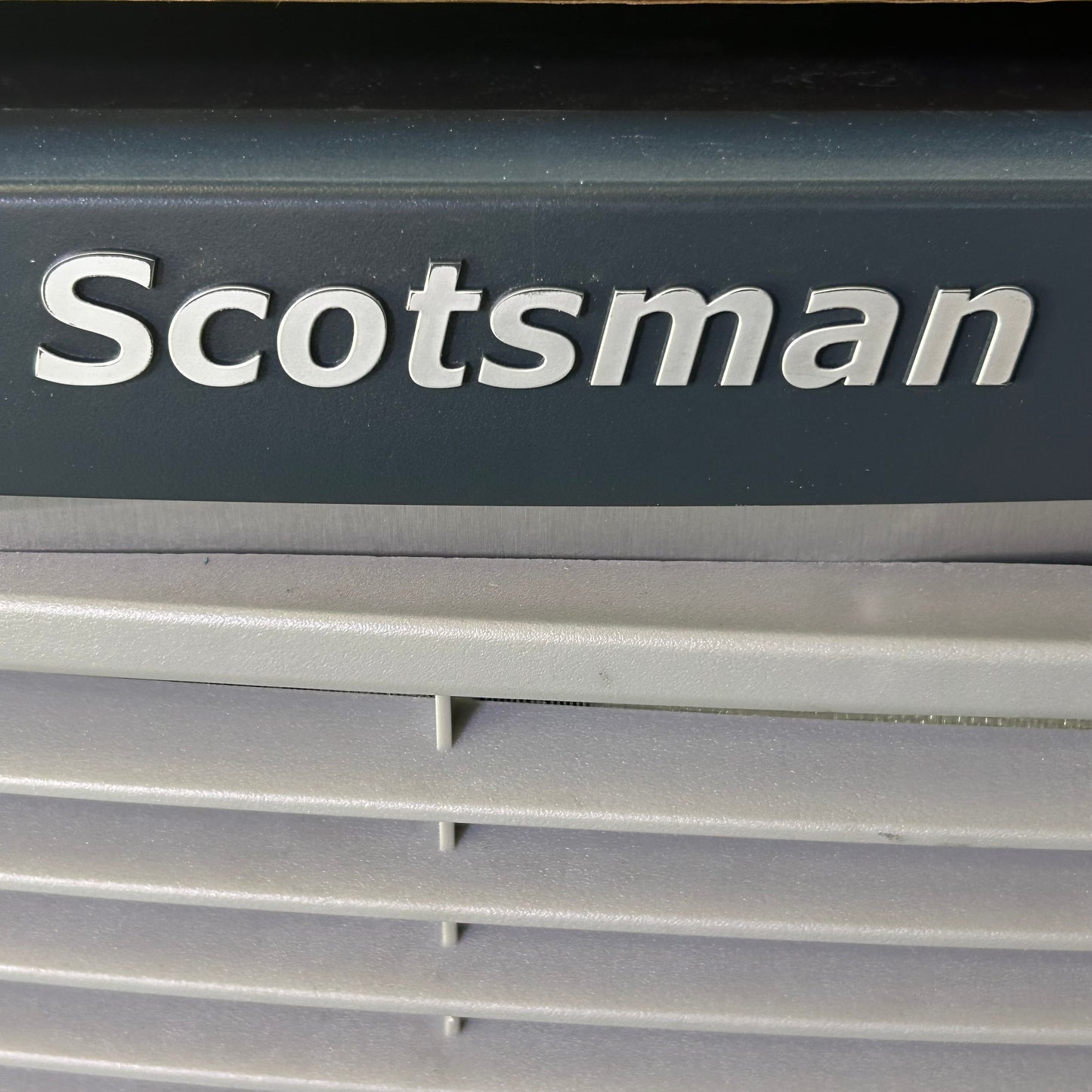 SCOTSMAN Prodigy Plus Nugget Style Ice Maker 27"x22.9"x24" NS1322A-32 (As-Is Damaged, See Images)