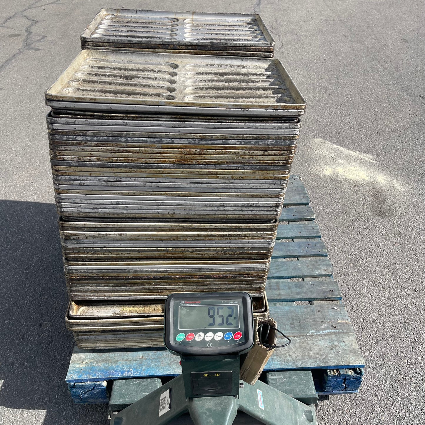 ZA@ Pallet of MIXED Bread Baking Trays, Steel 26.5”x18.5” pans ~900 lbs total (AS-IS)