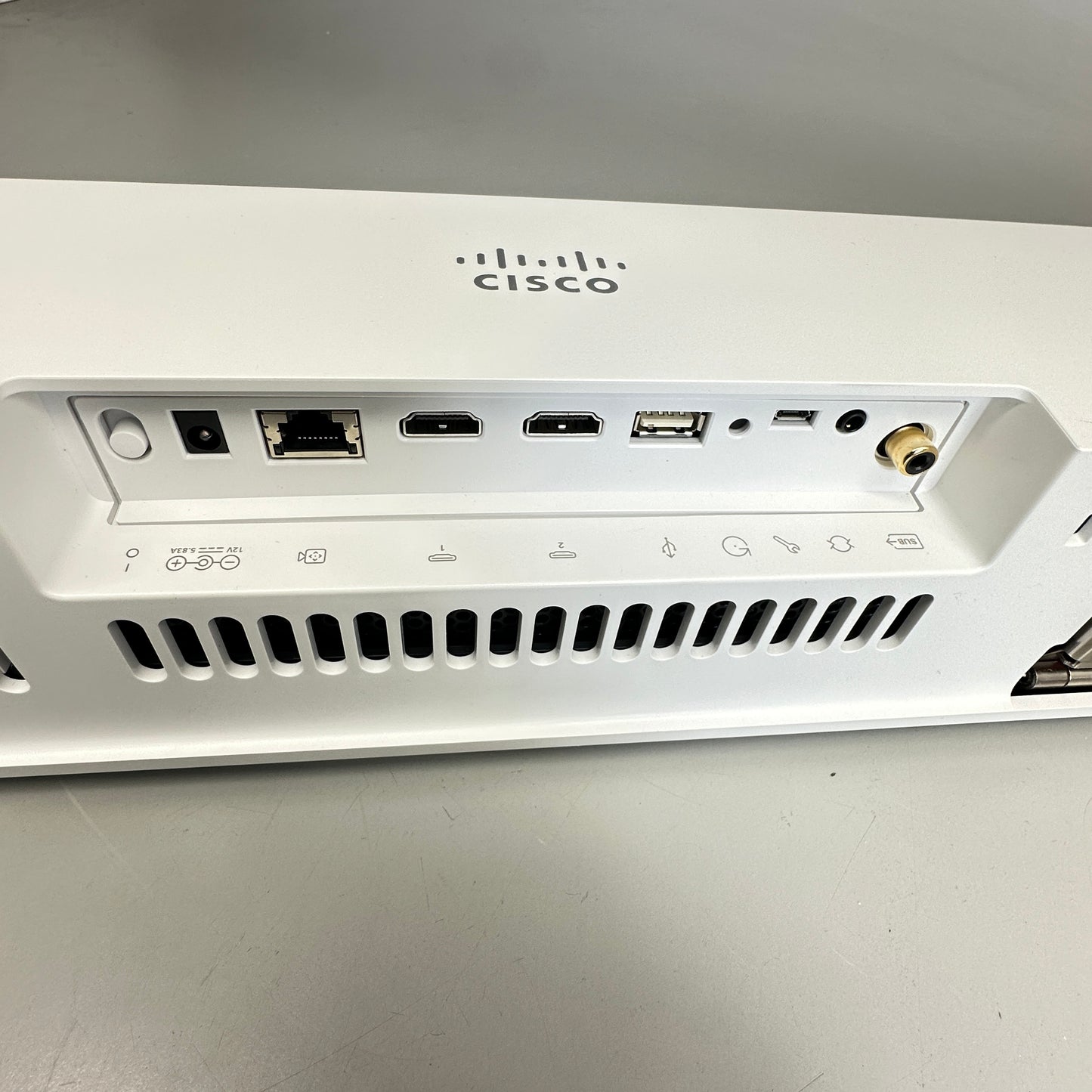 CISCO Webex Room Kit Plus With Touch 10 White 68-102504-03 37"X 4.5"