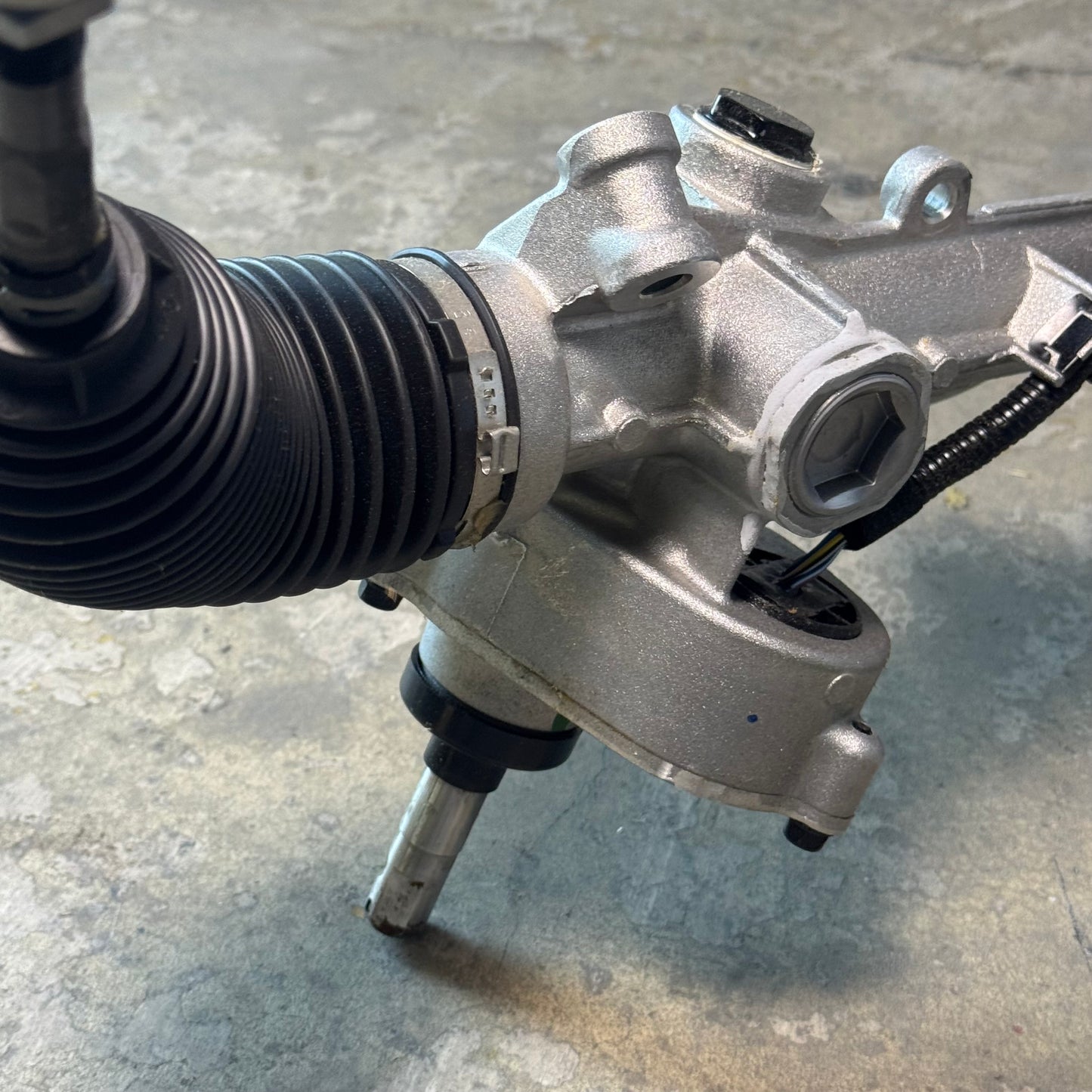 TESLA Steering Gear Rack Pinion 1044832-00-A (New Other, Distressed Box)