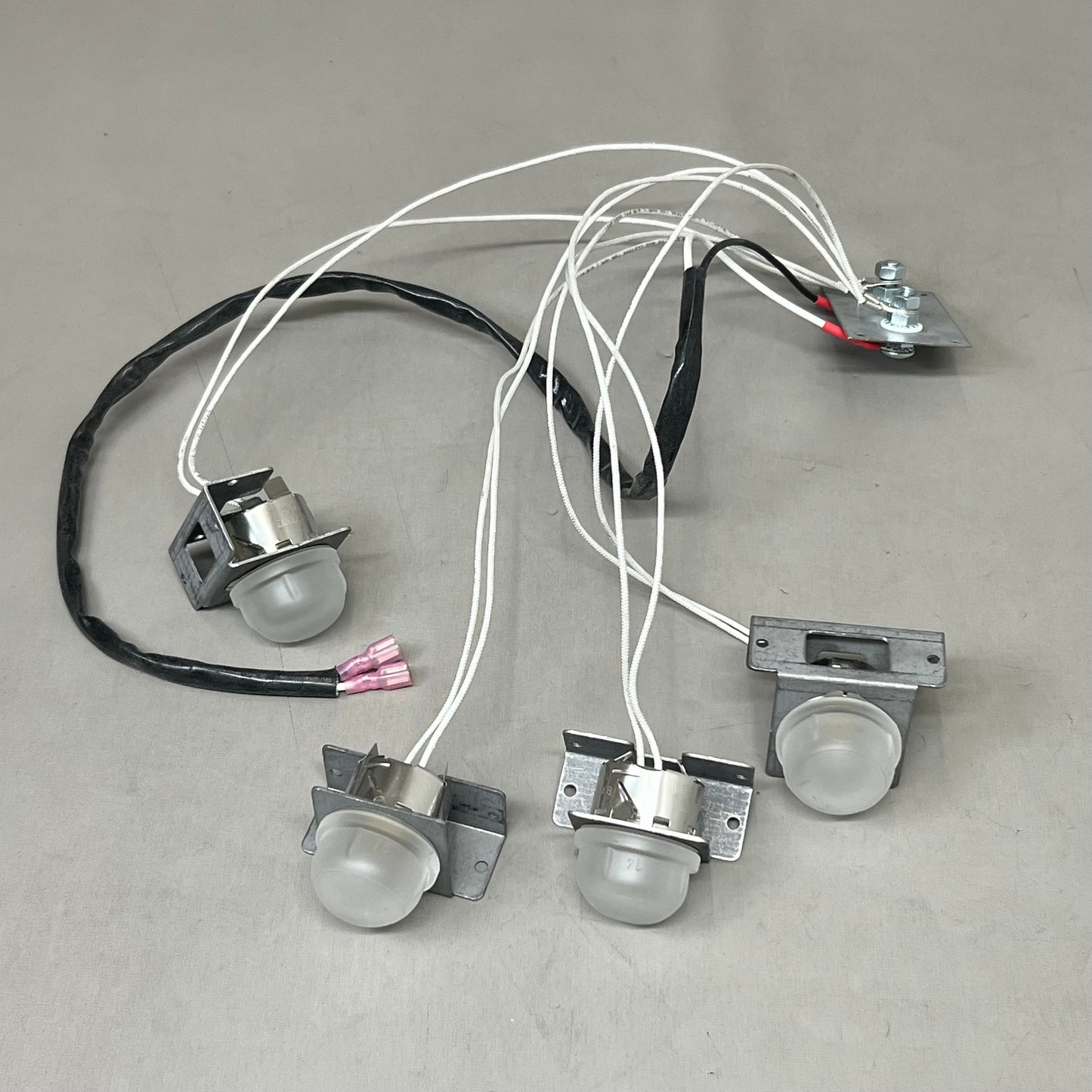 KINGSMAN Four-Lamp Universal Accent Light Kit For ZCVRB60 Glass Media ULK64