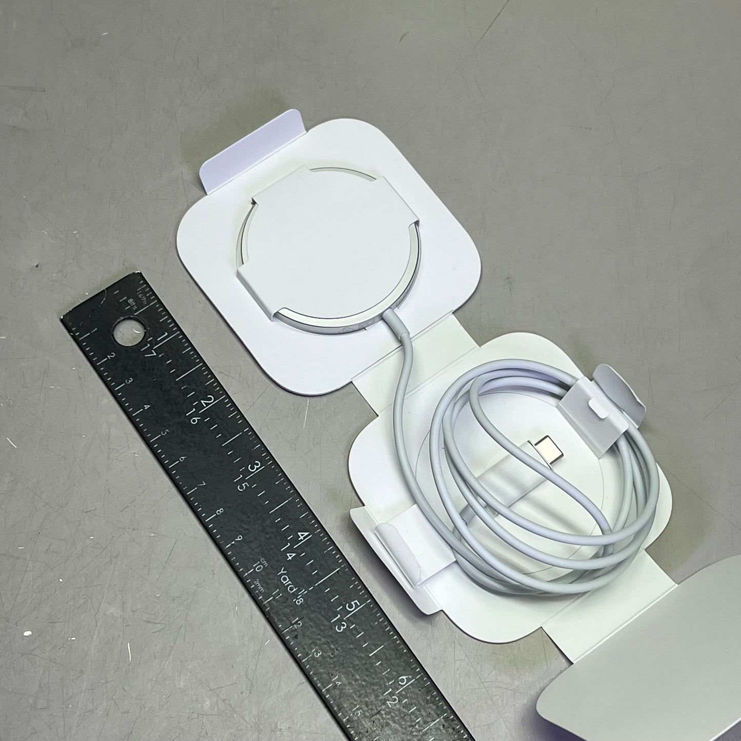 APPLE MagSafe Wireless iPhone Charger 3' Cable White MHXH3AM/A (Return)