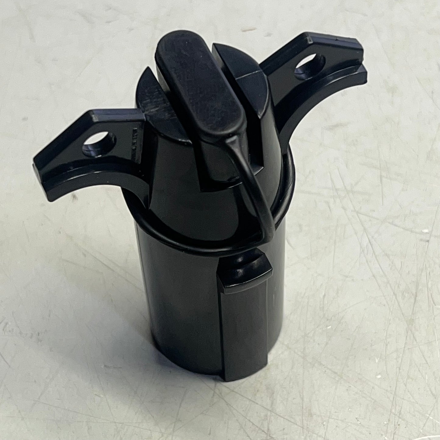 HOPKINS (3 PACK) 7 Round To 4 Flat Adapter Includes Dust Cover Black 47405