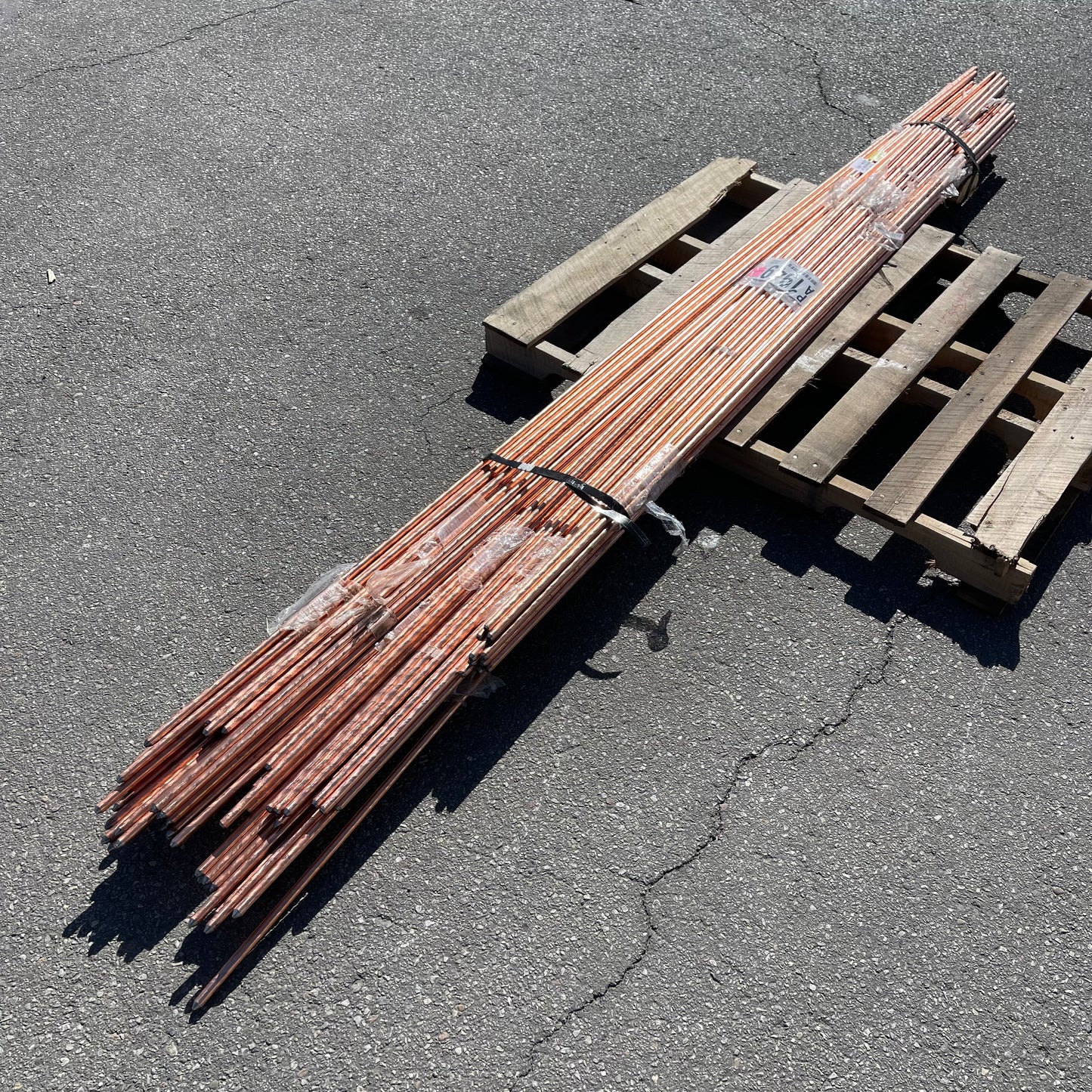ZA@ Pallet of MIXED Copper Covered Steel Grounding Rods 120” (AS-IS)