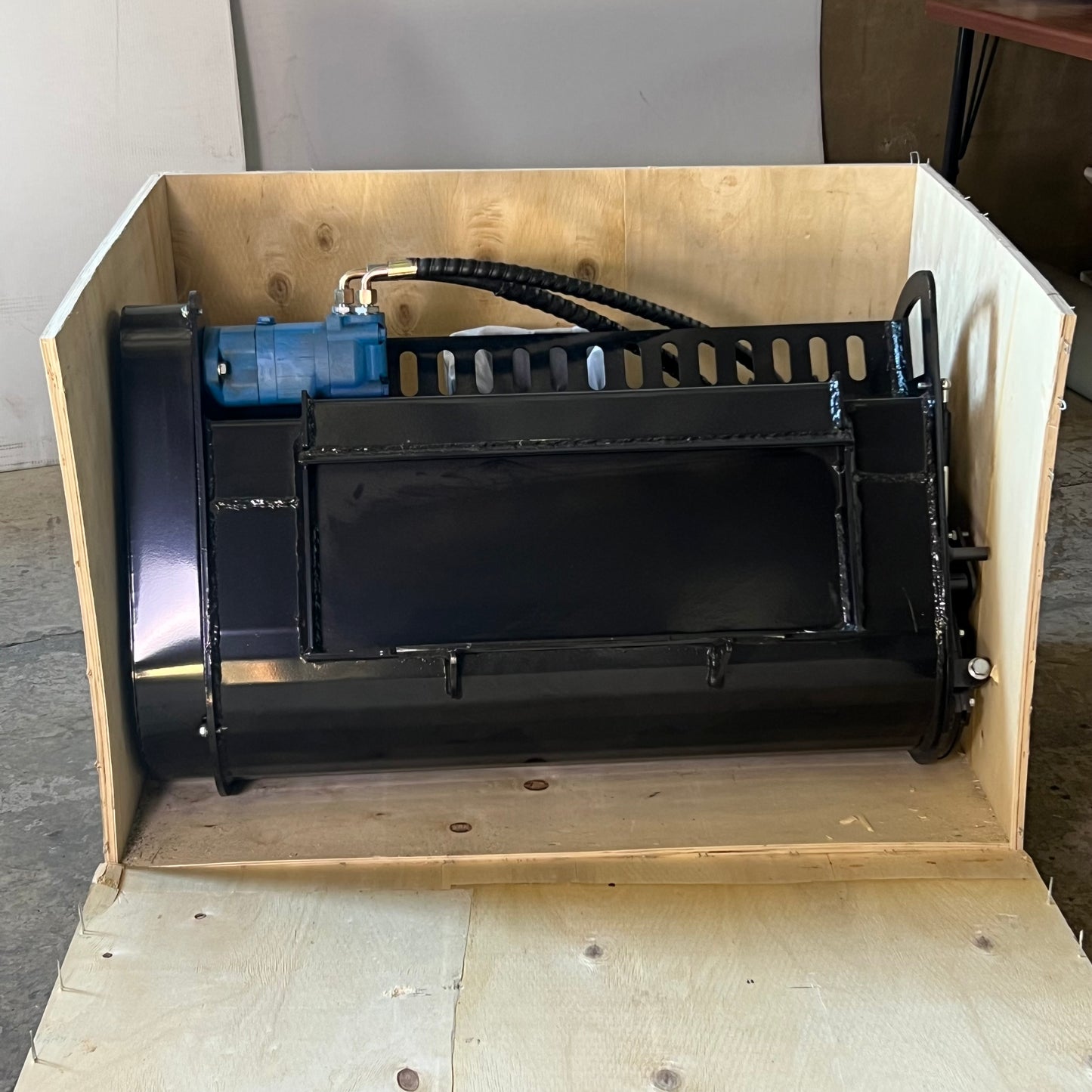 AGT Concrete Cement Mixer Bucket 196kg Attachment Sz 41" x 30" x 29.2", M-BKM