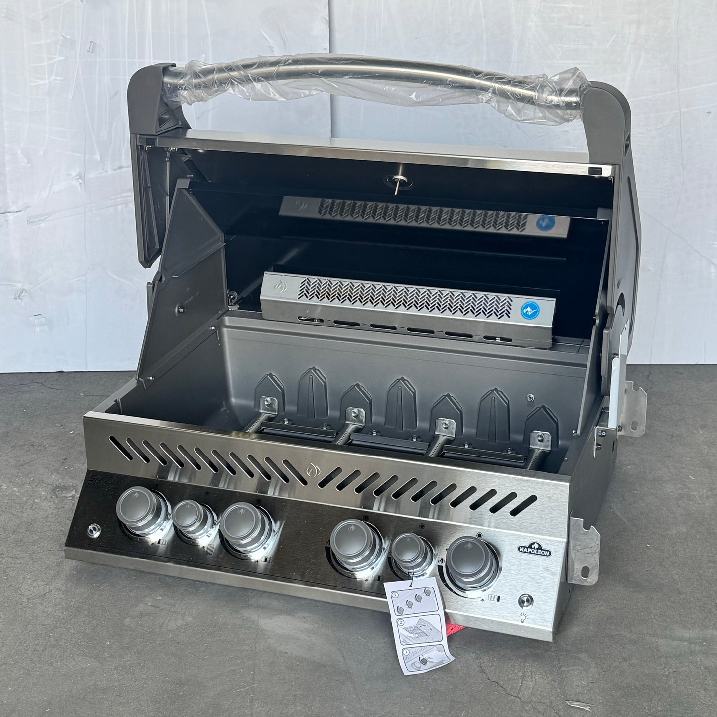 NAPOLEON Prestige Propane Gas Grill P500RSIBPSS-3