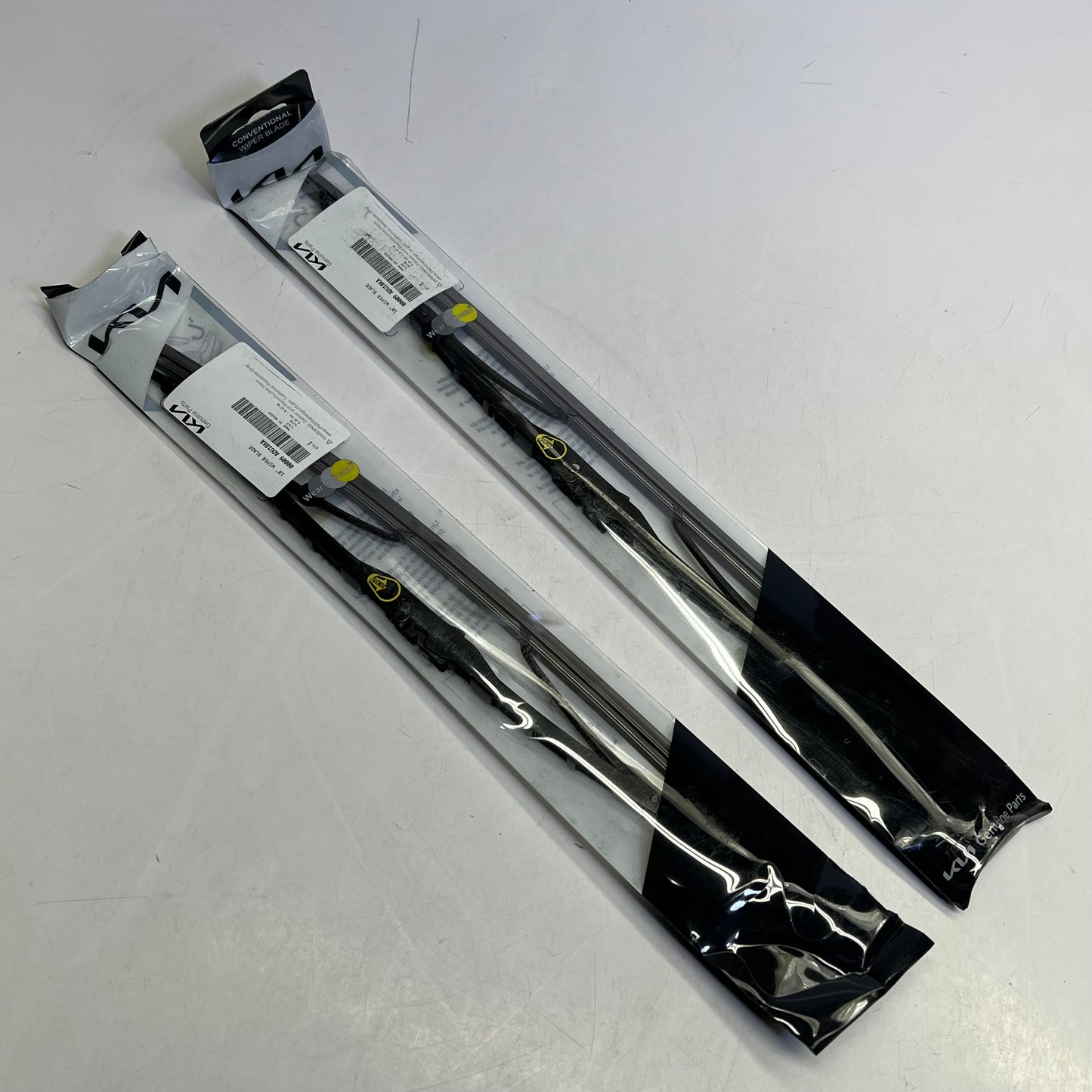 KIA (2 PACK) Genuine OEM Wiper Blade Right Front & Rear 18" Black 00009-ADU18KA