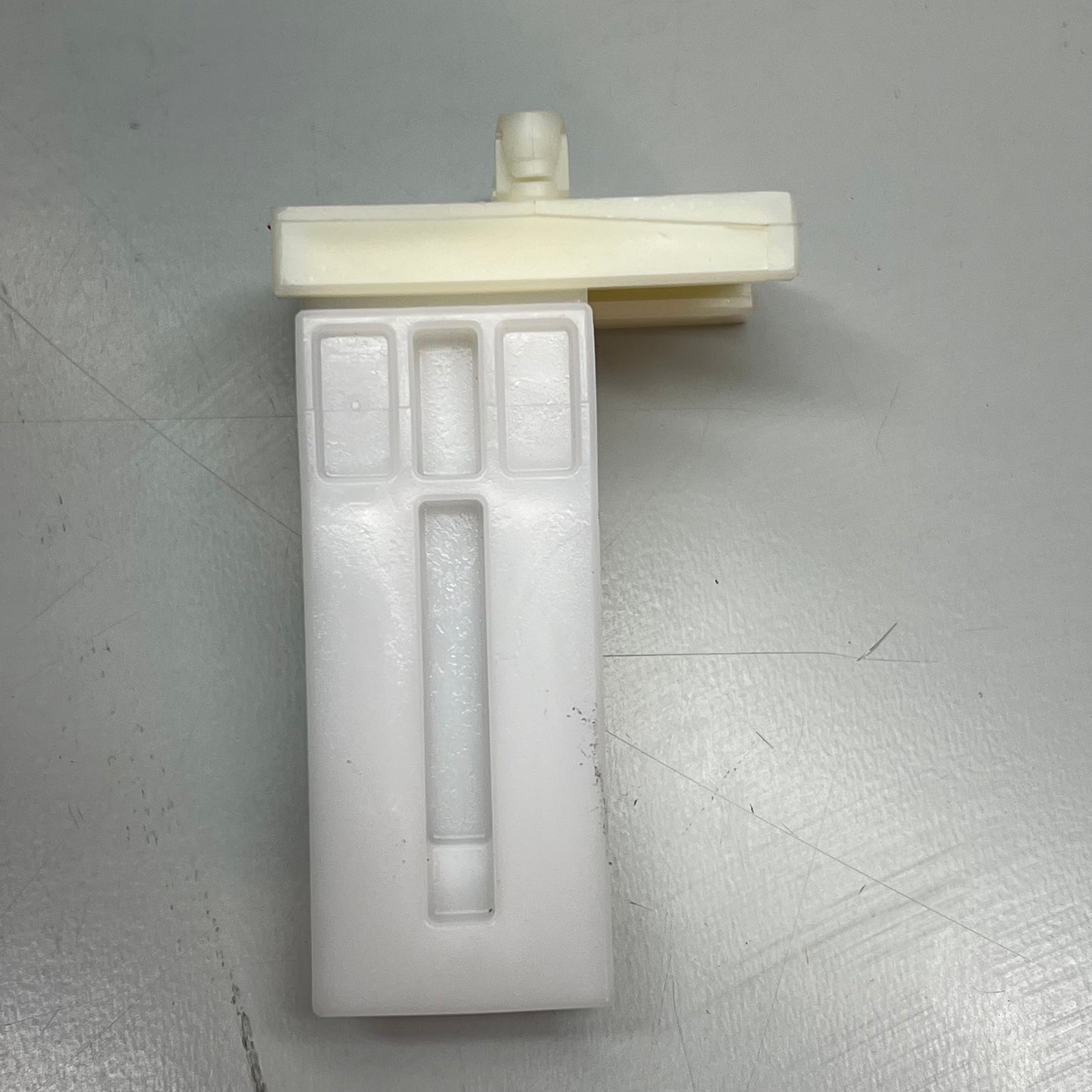 TENN-TEX PLASTICS  (400 CASE) Undermount Dowelled Brackets 47mm-51mm White C-316