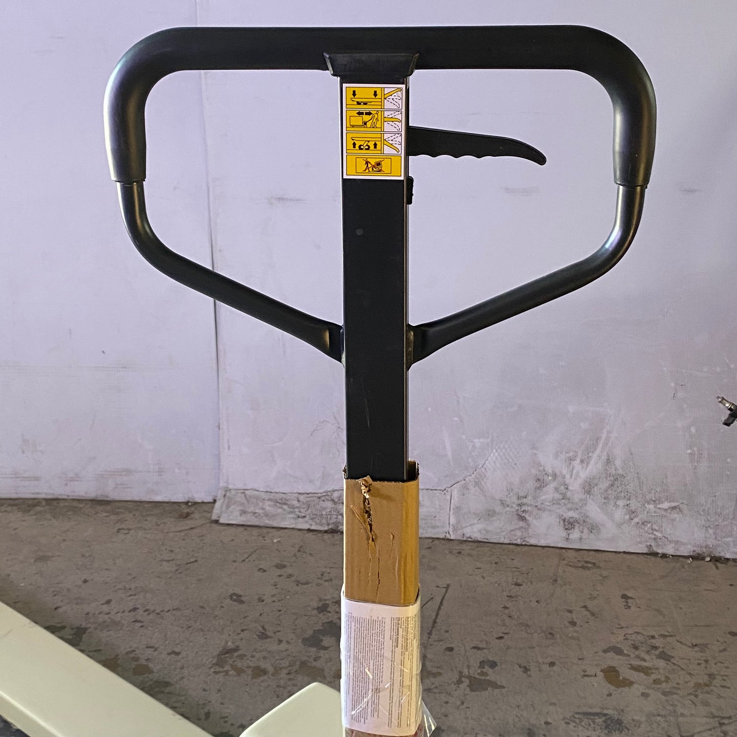 WESCO CP3 Manual Narrow Pallet Jack, 5500 lb. Capacity Sz 18"W x 48"L Forks - Beige 272854