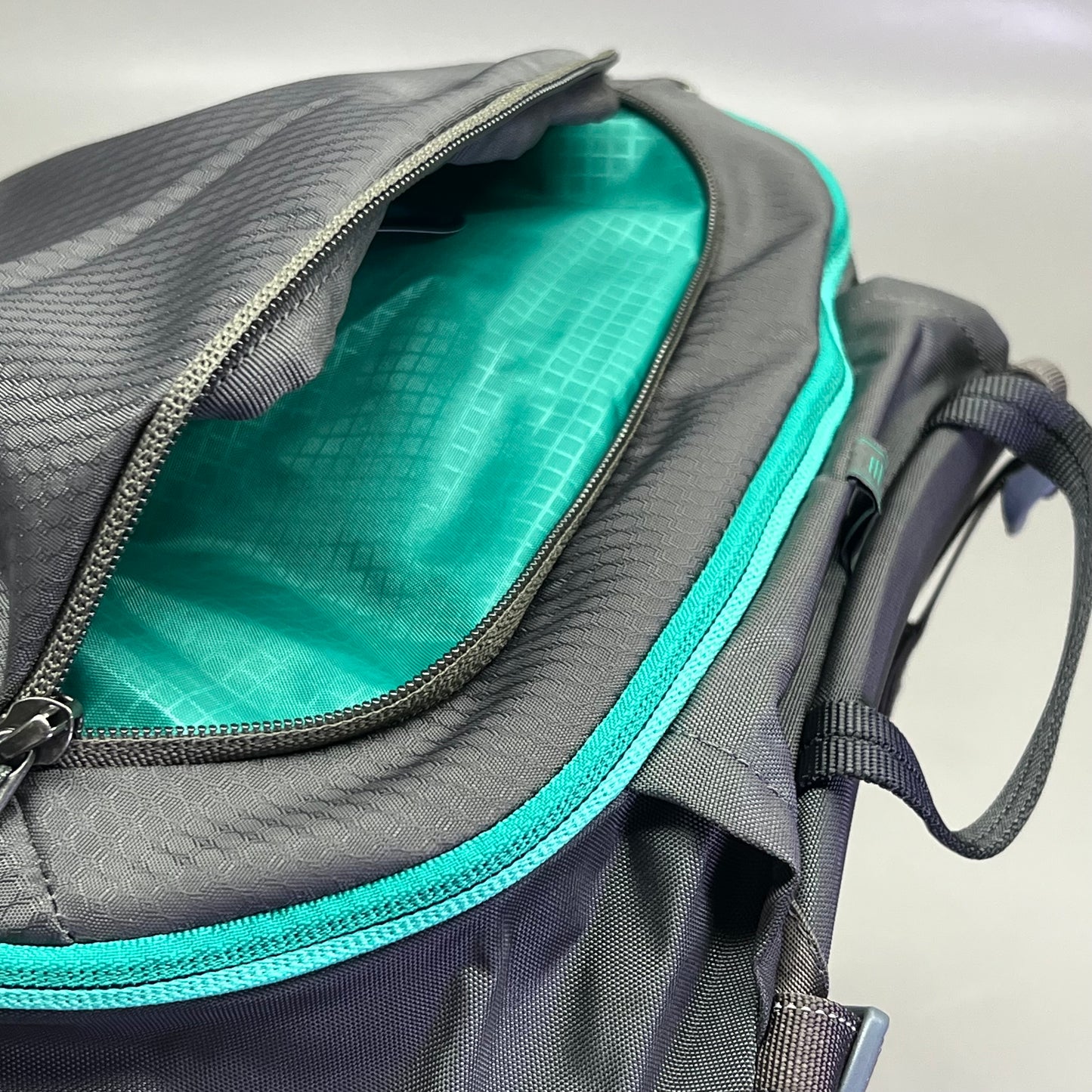 GREGORY Jade 28L Backpack W/ Free Float System & 3D Hip Belt SM/MD Mist Grey