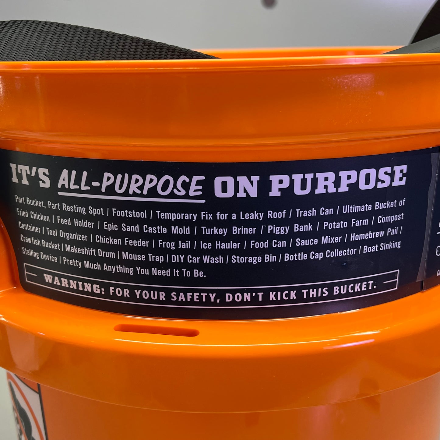 YETI LoadOut Bucket Sure Strong Build Non-Slip 5 Gallon King Crab Orange 9291