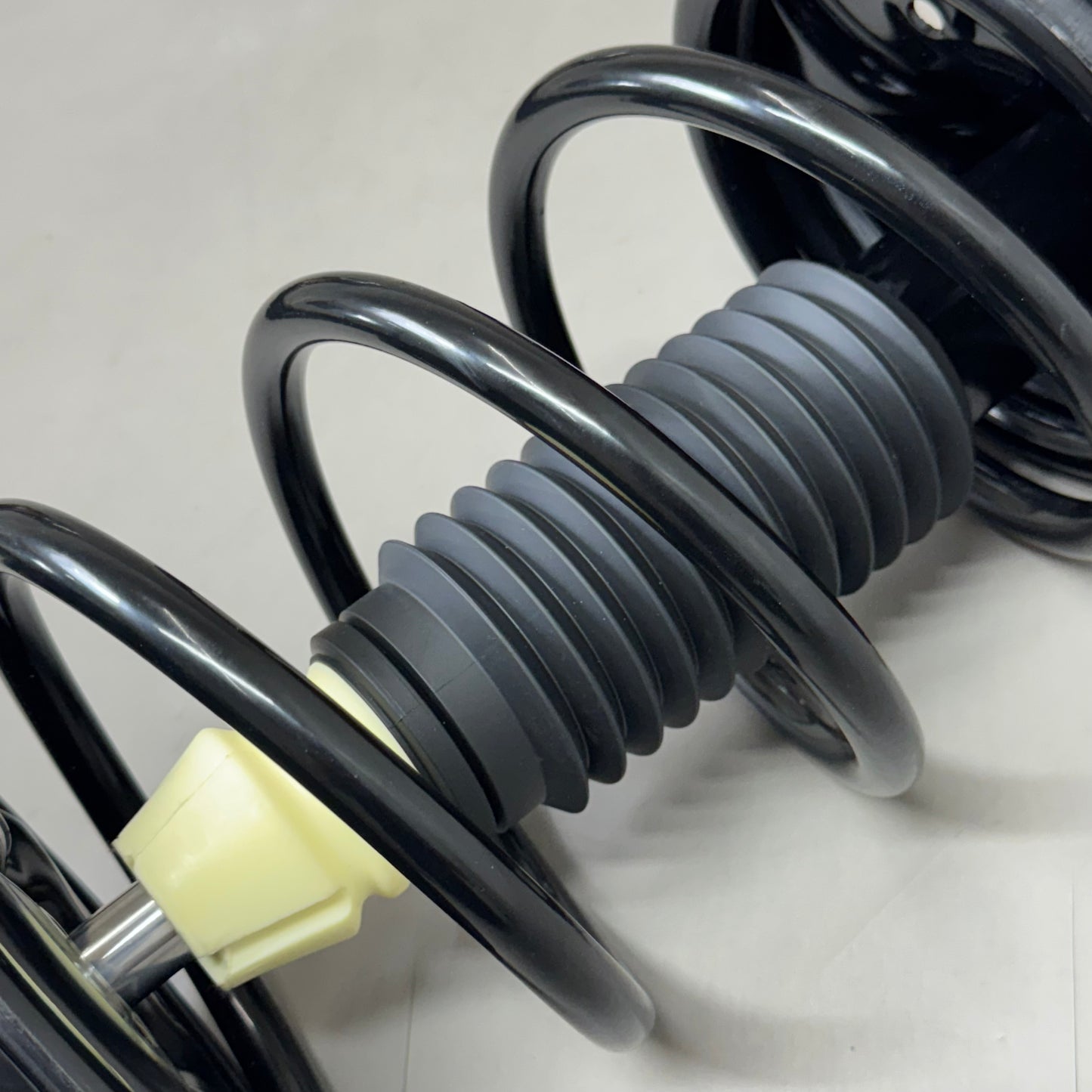 Toyota (2 Pack, Left/Right) Complete Strut Assembly For Toyota Corolla Black