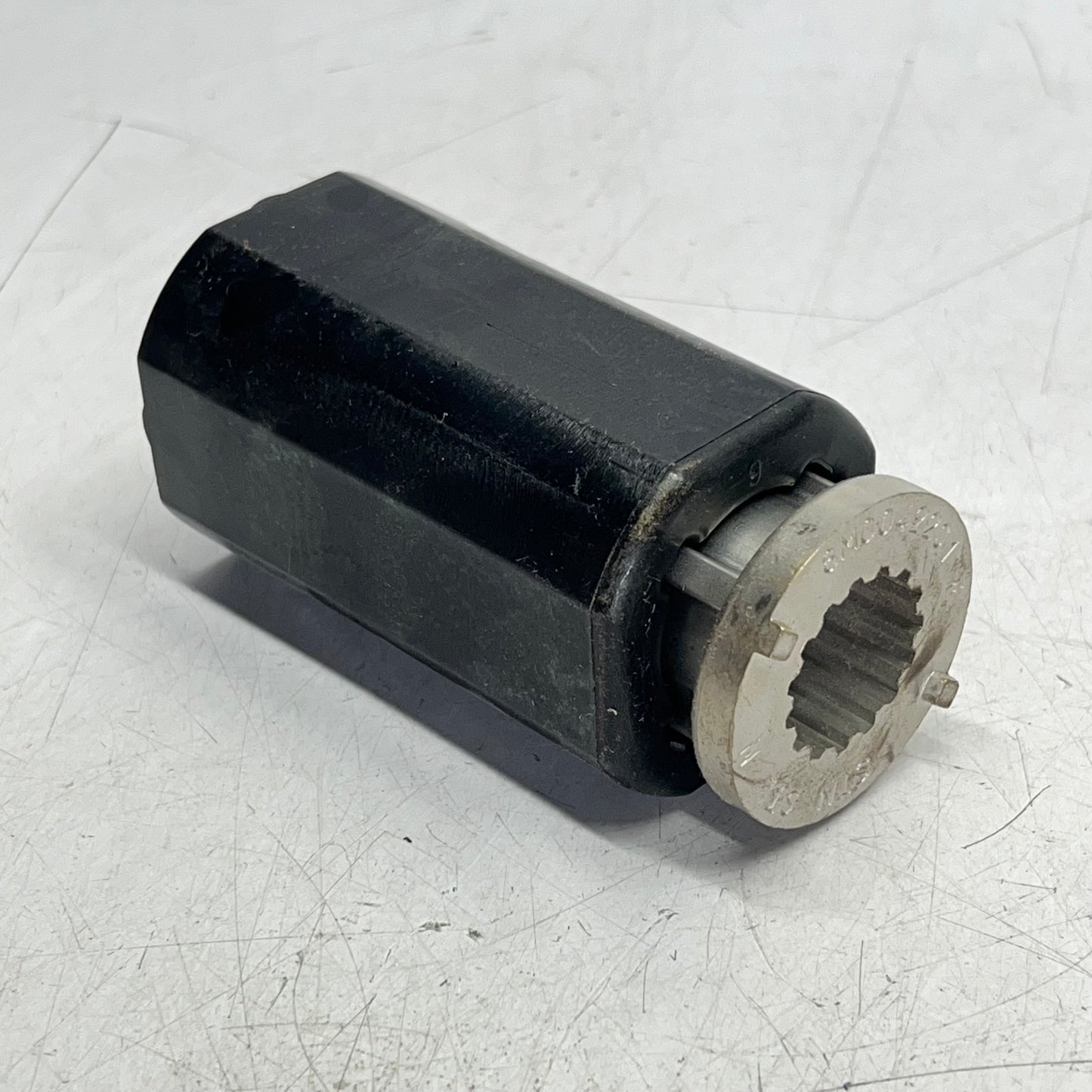 SEACHOICE Propeller Hub Assembly For Honda Outboards 75-90 Hp 1999 & Newer 28694