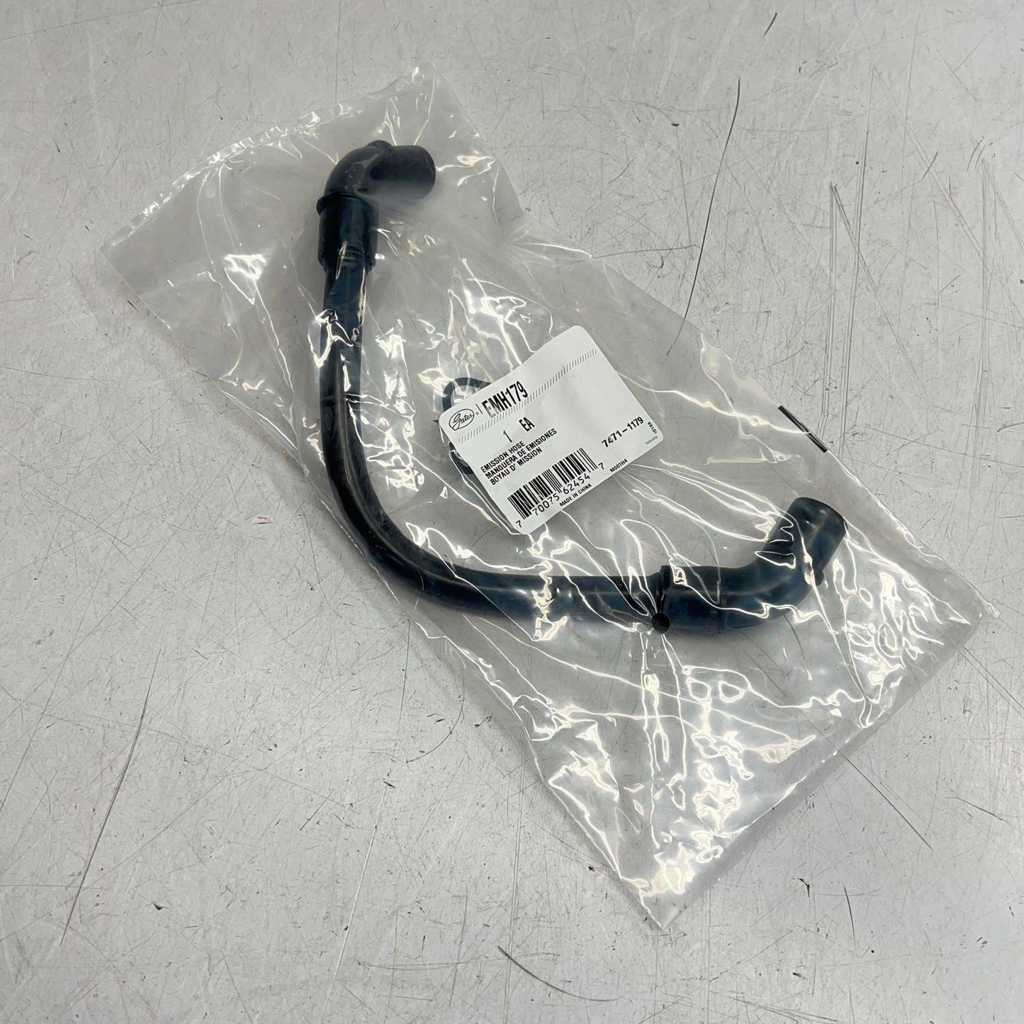 GATES Plastic Rubber Emissions Control Ventilation Hose 16" Black EMH179