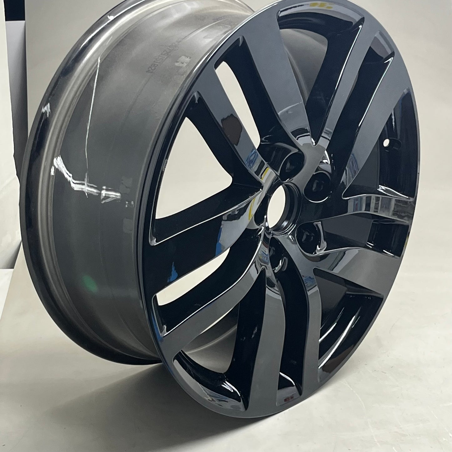 HONDA Honda 20-Inch Black Alloy Wheel for select pilots 17-19 08W20-TG7-103