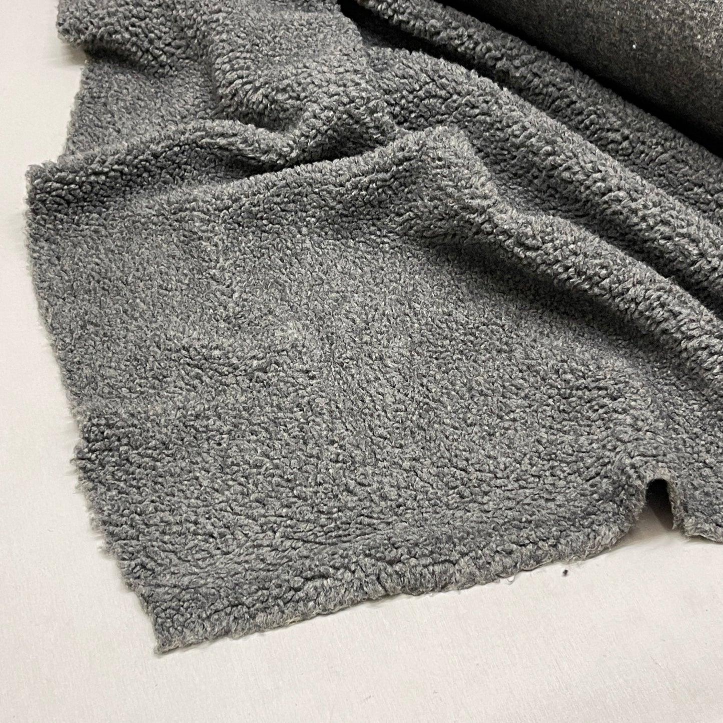 Z@ 25 YARDS of FLEECE! YAW LIAMY Large Roll of Fleece Fabric / Material 60” W Sheepskin Grey (New) D