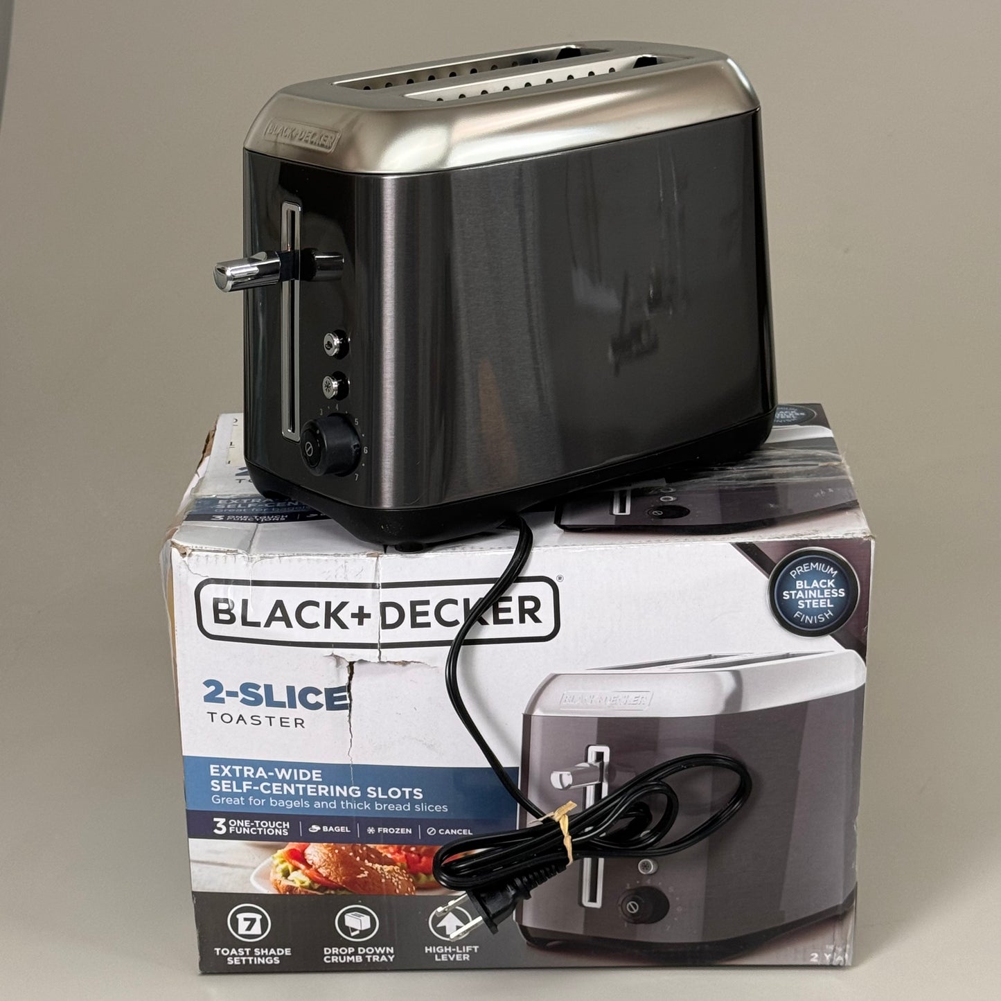 ZA@ BLACK & DECKER 2-Slice Bread Toaster Stainless Steel 12" x 7.5" Black TR3490BS (Store Returns)