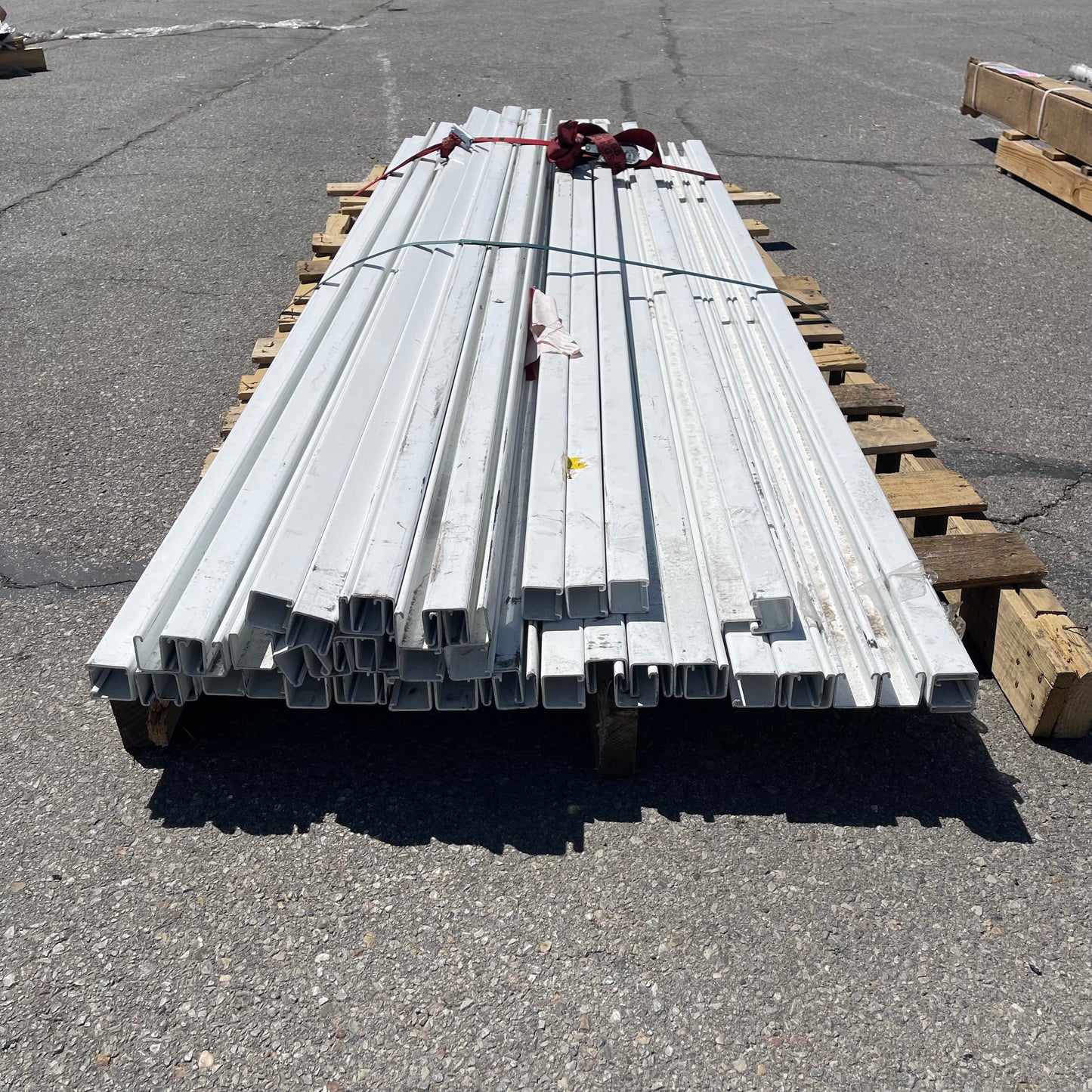 ZA@ Pallet of White Steel Channels 96”