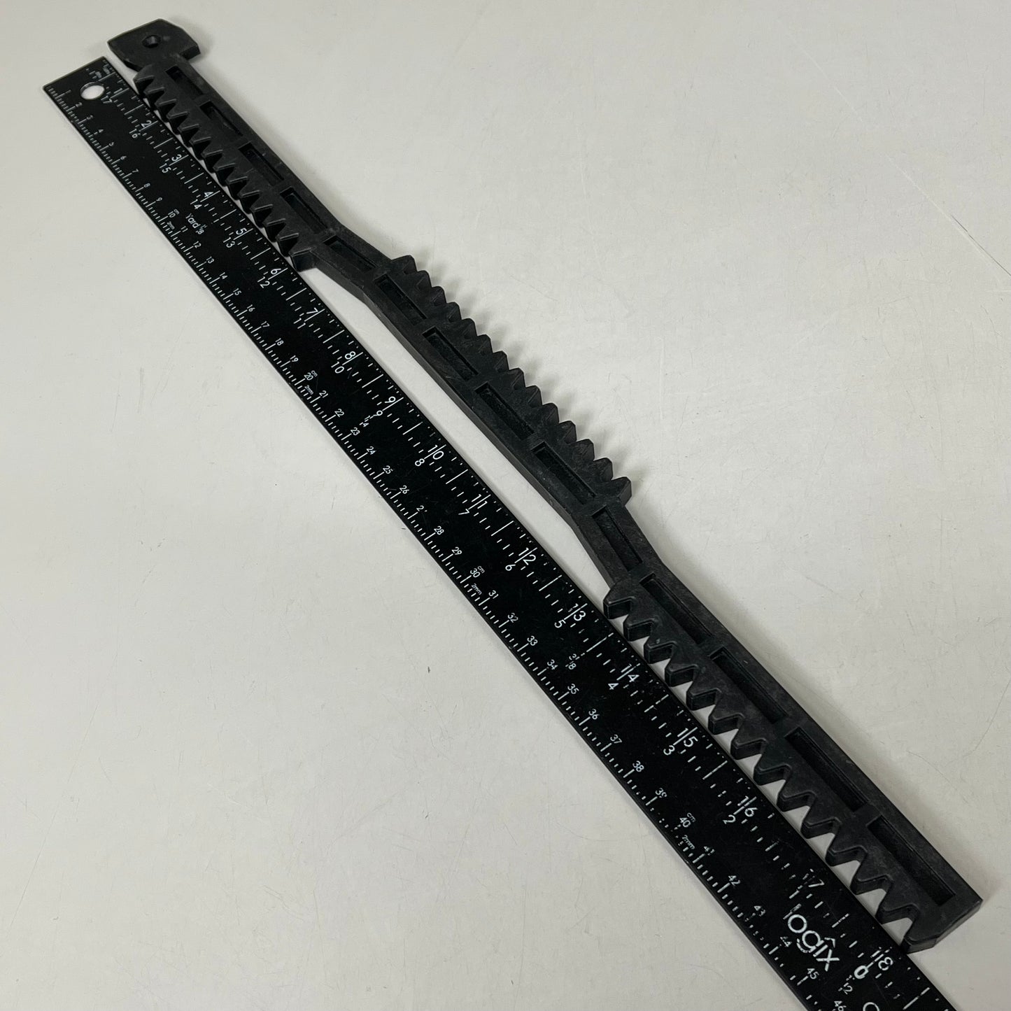 BRUNSWICK Toothed Rack Front (Setting Table)  18"×1.25"×0.5" Black 47051565002