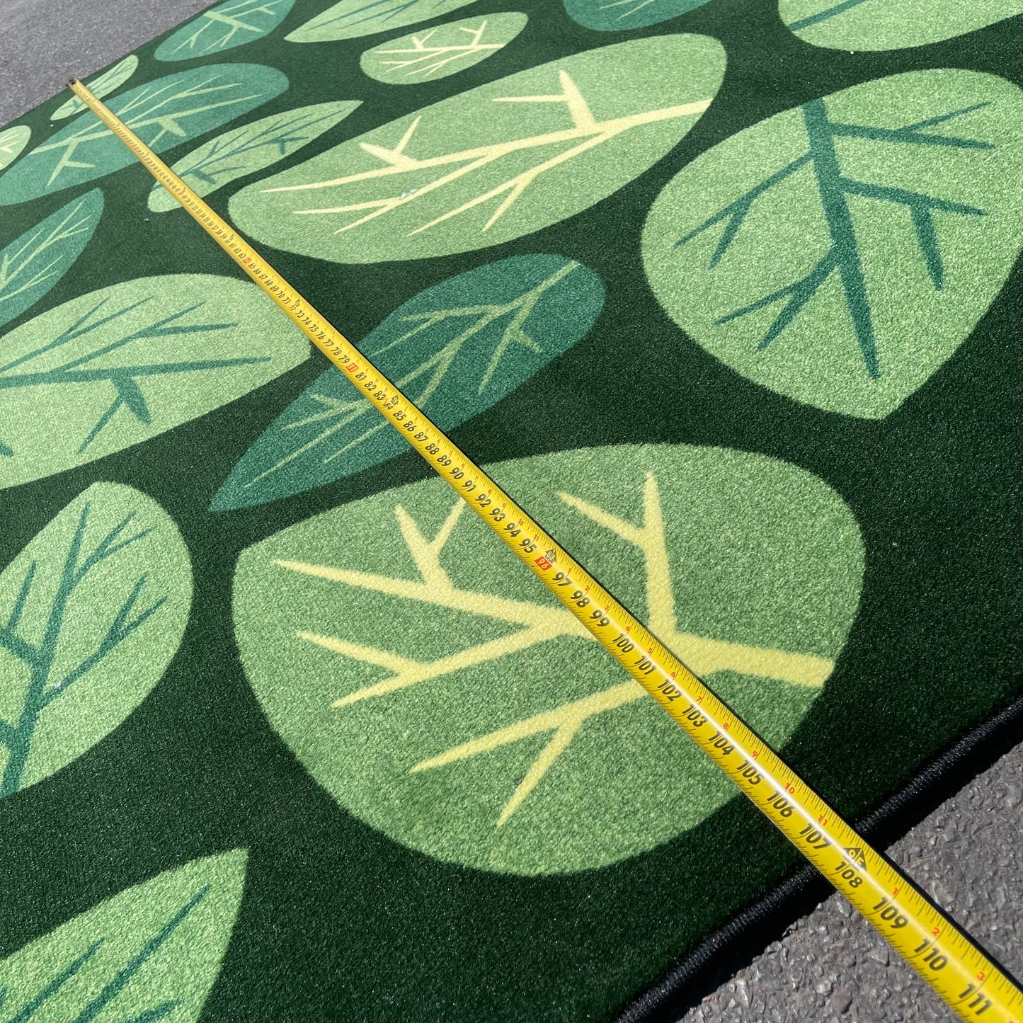 ZA@ LAKESHORE Natural Accents Leaves Carpet Roll Green (AS-IS)