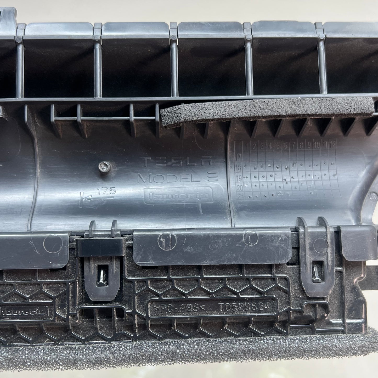 TESLA MODEL 3 19-21 Front Driver Side Dash AC Air Vent Duct Black 2080547X